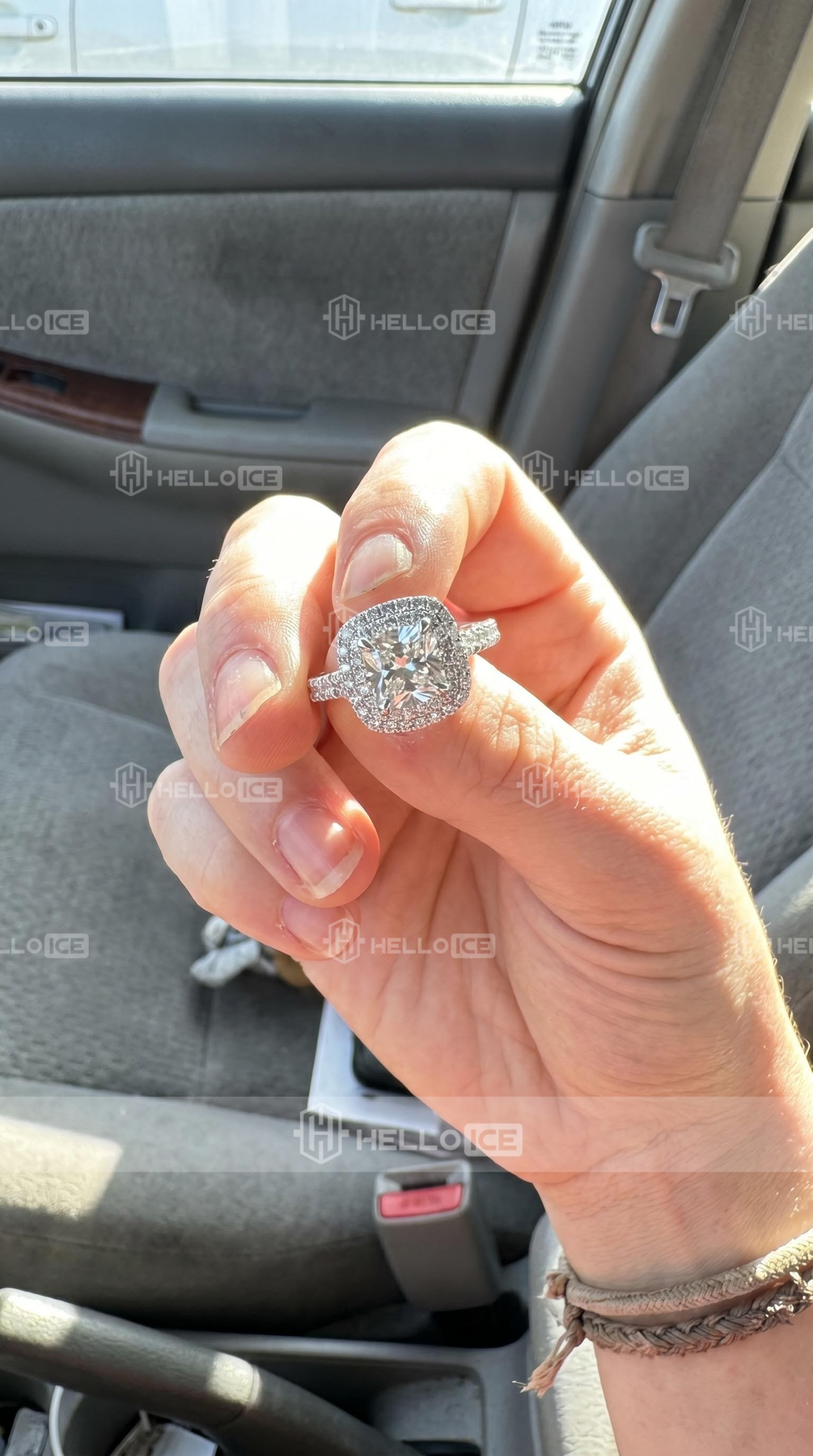 Helloice Review Image