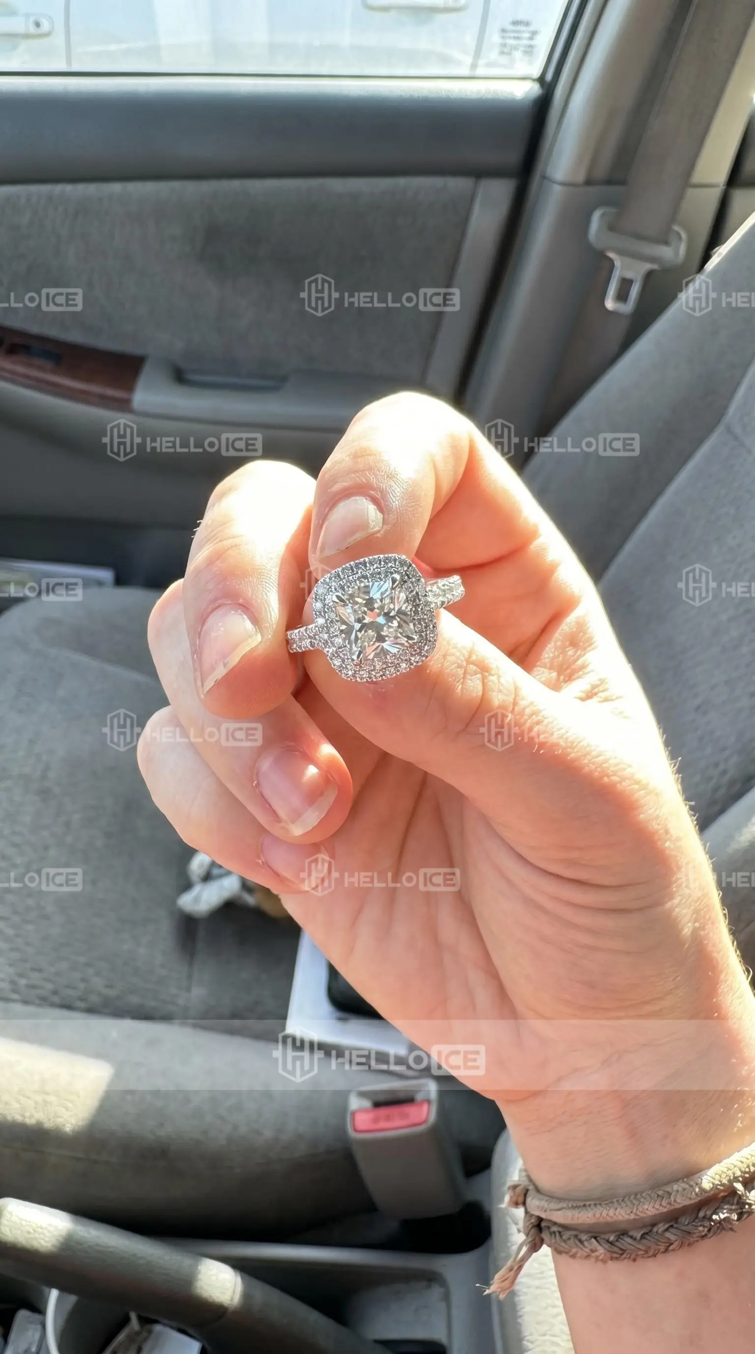 Helloice Review Image