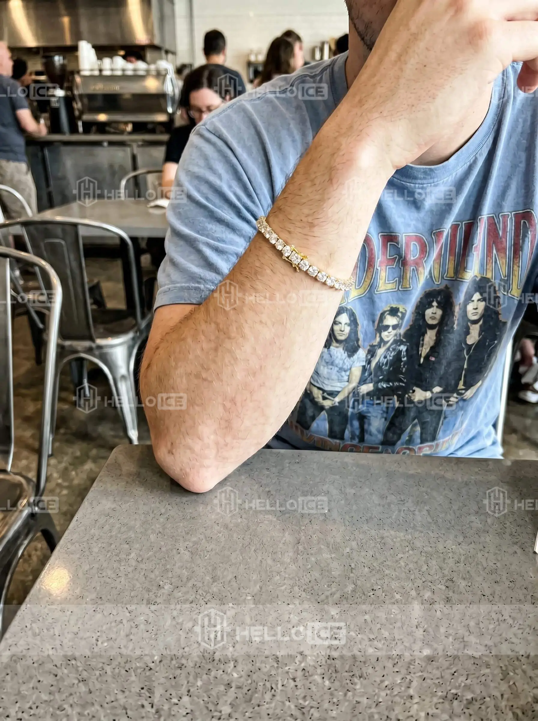 Helloice Review Image