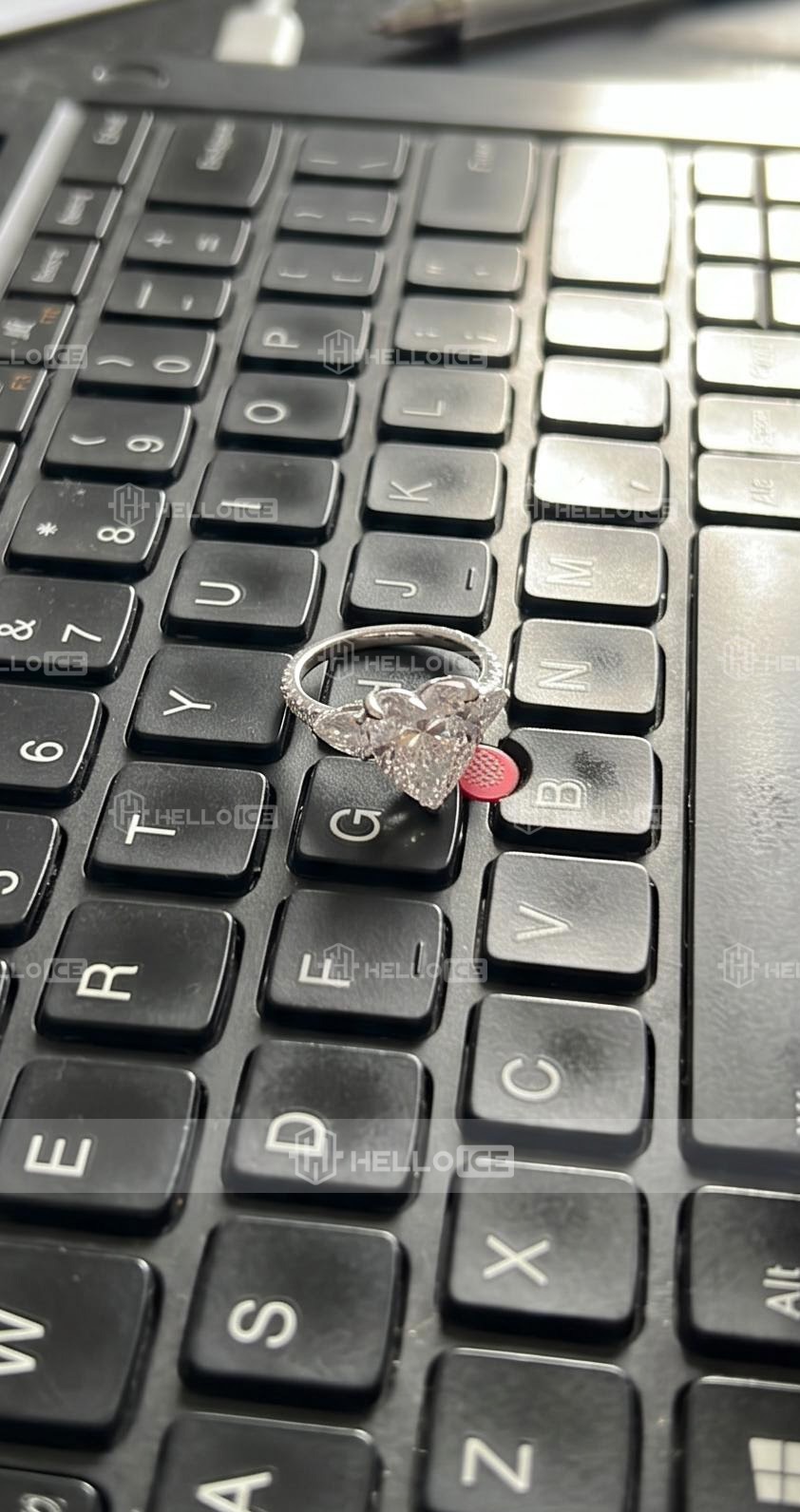 Helloice Review Image