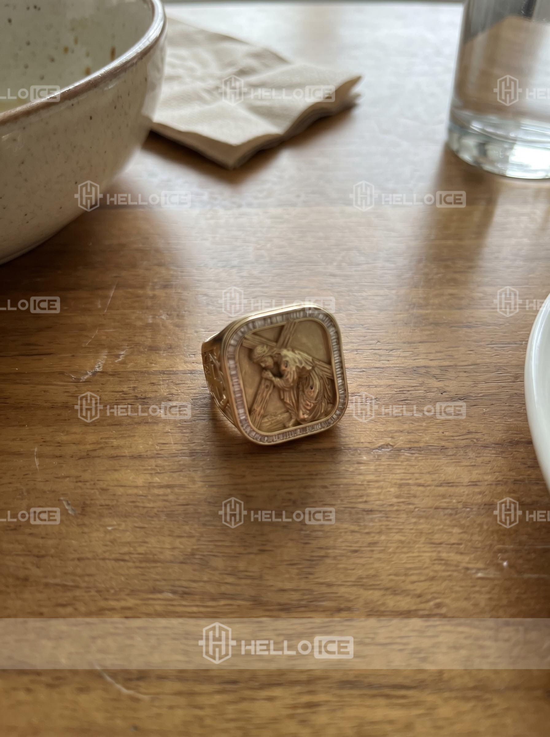 Helloice Review Image