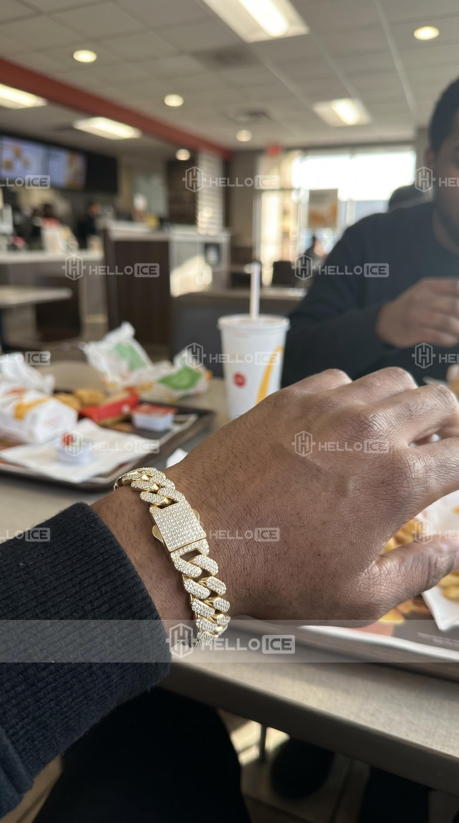 Helloice Review Image