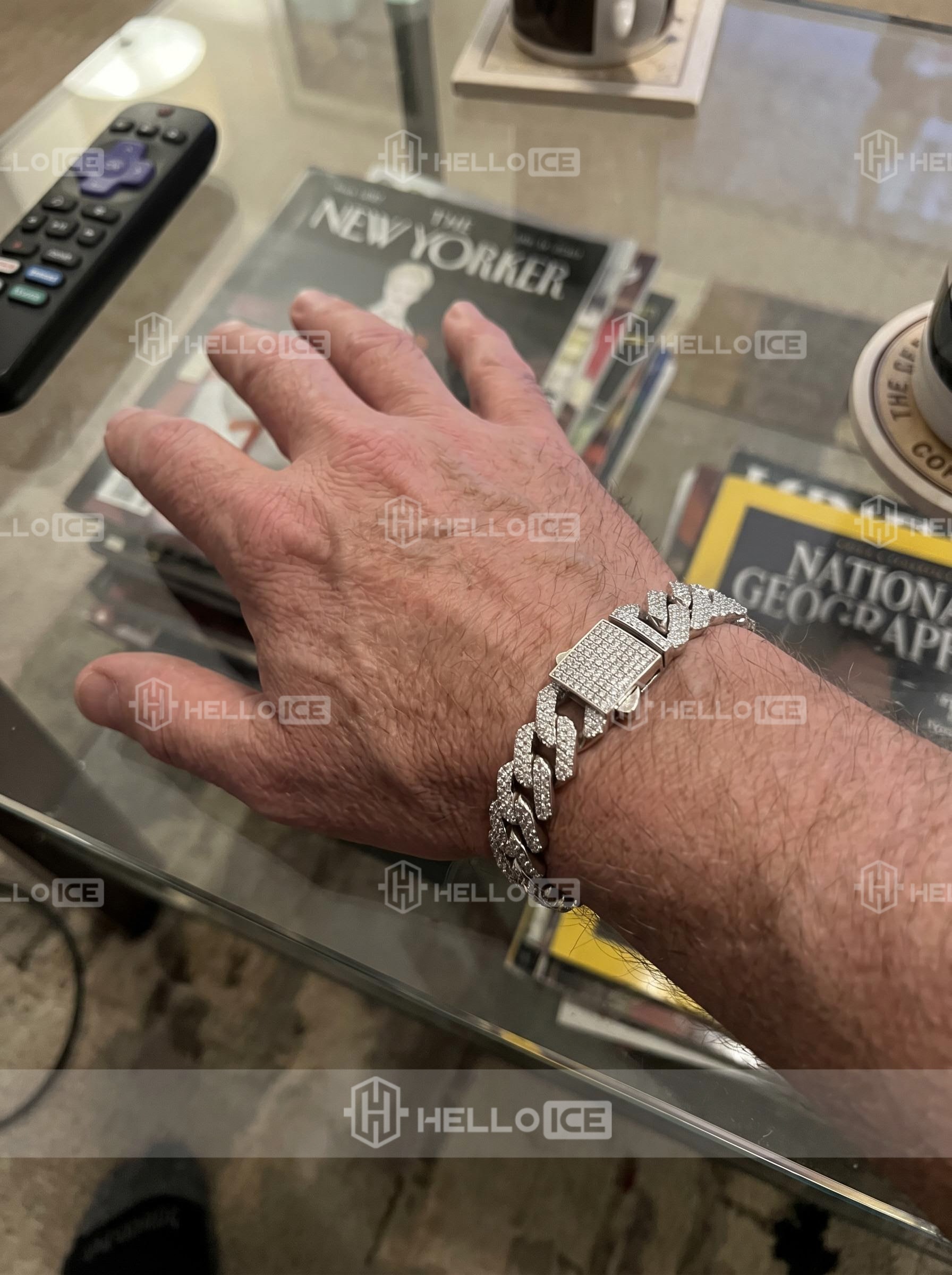 Helloice Review Image