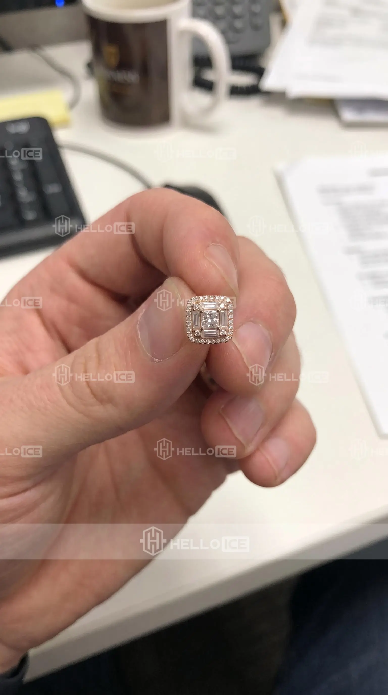 Helloice Review Image