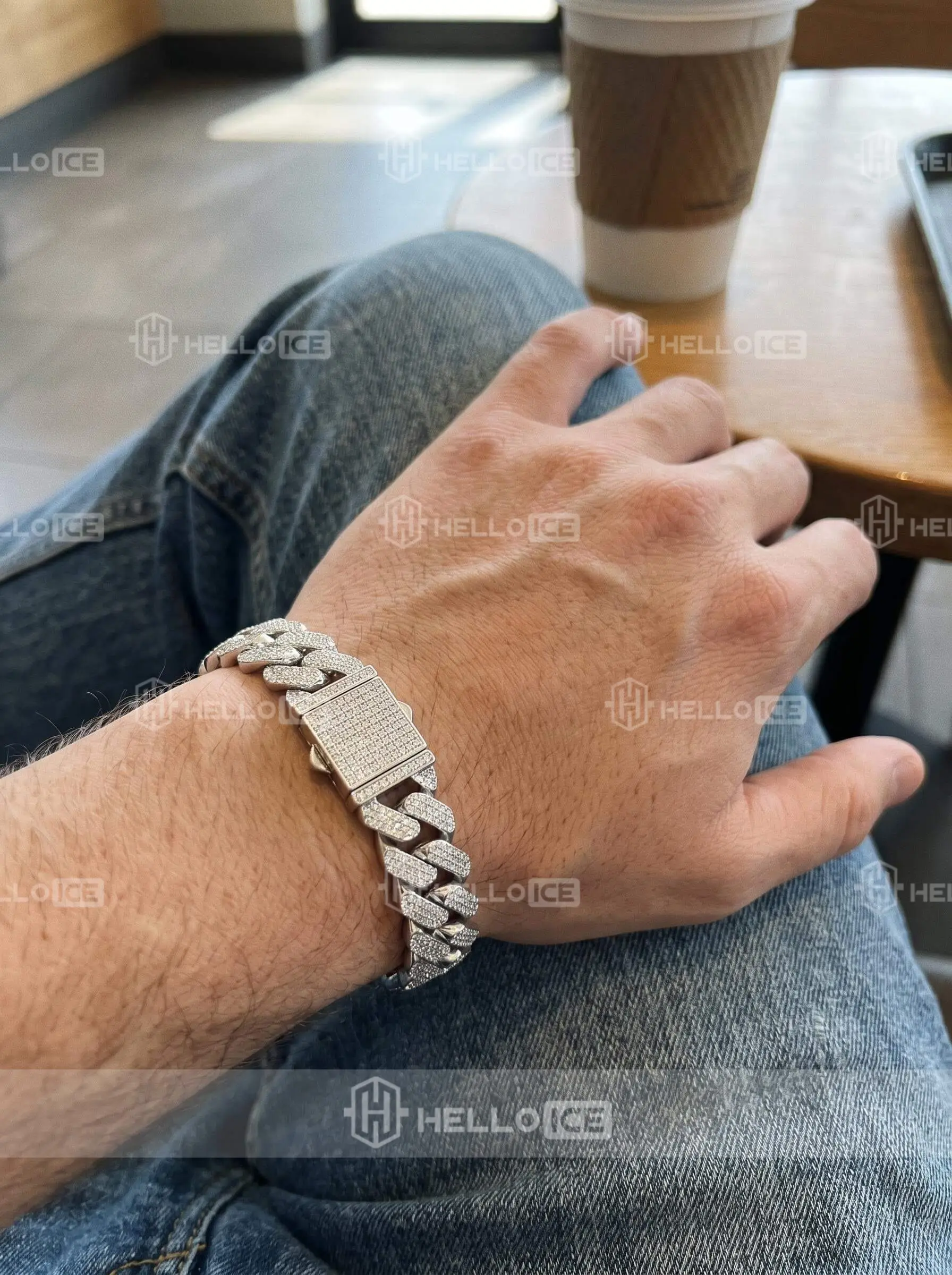 Helloice Review Image