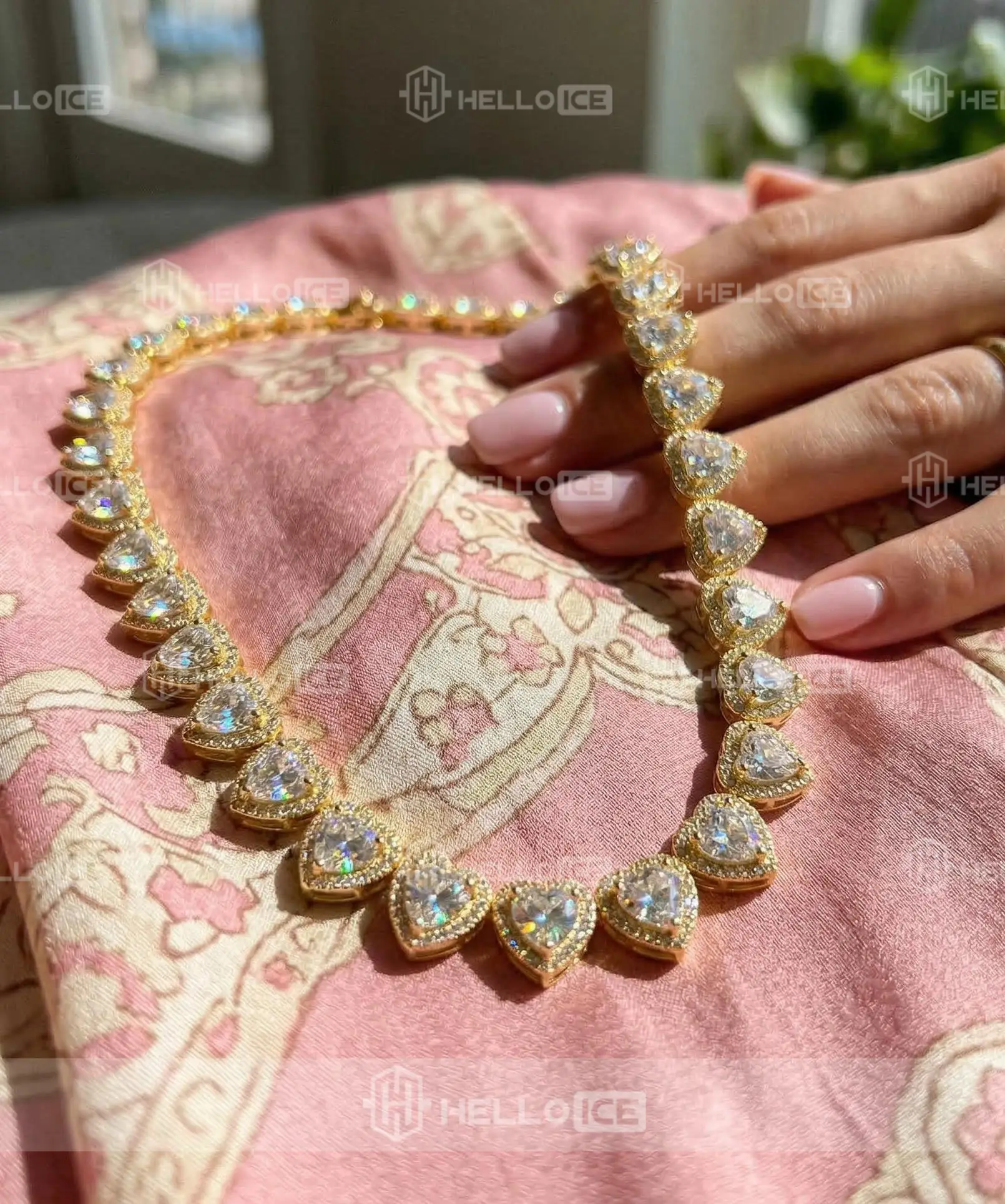 Helloice Review Image