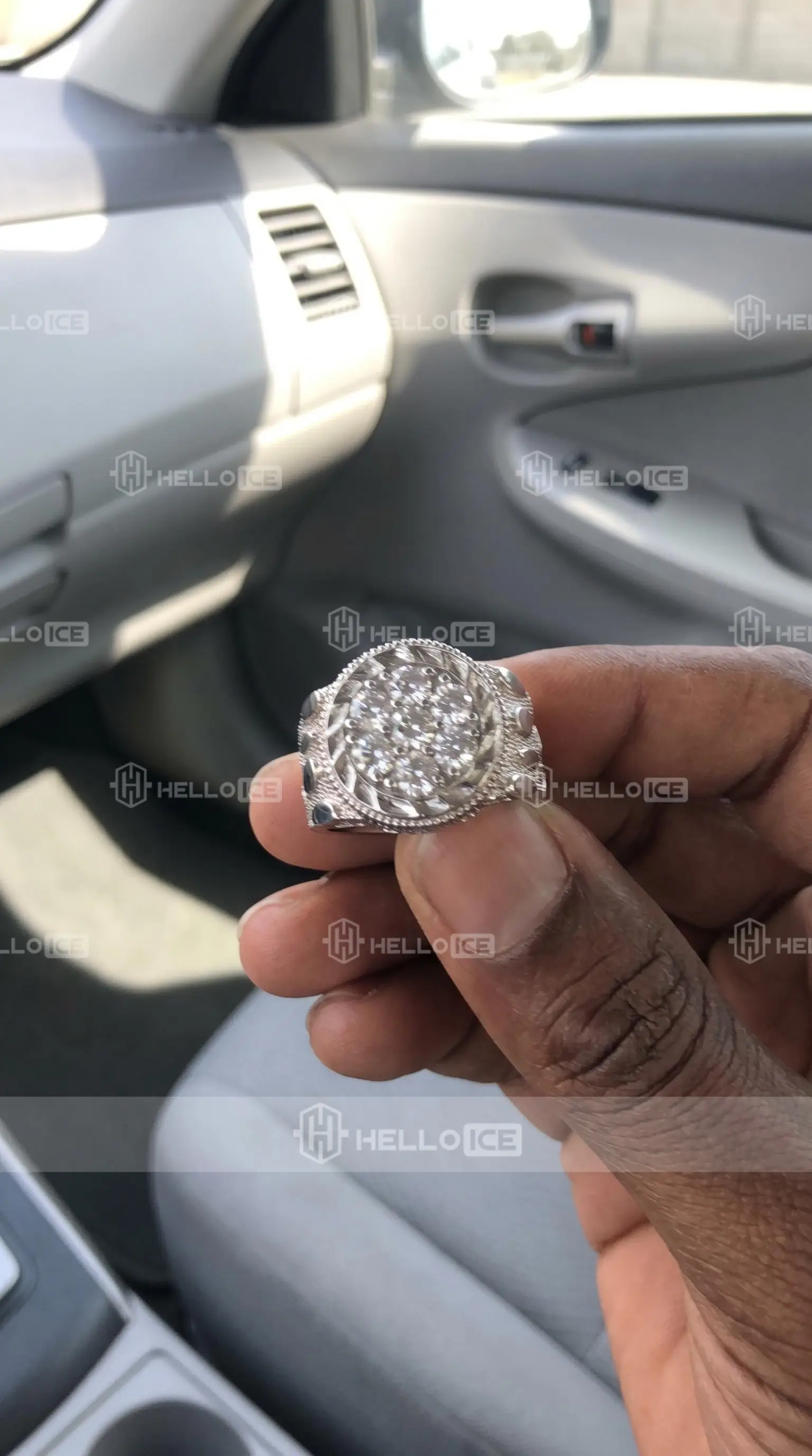 Helloice Review Image