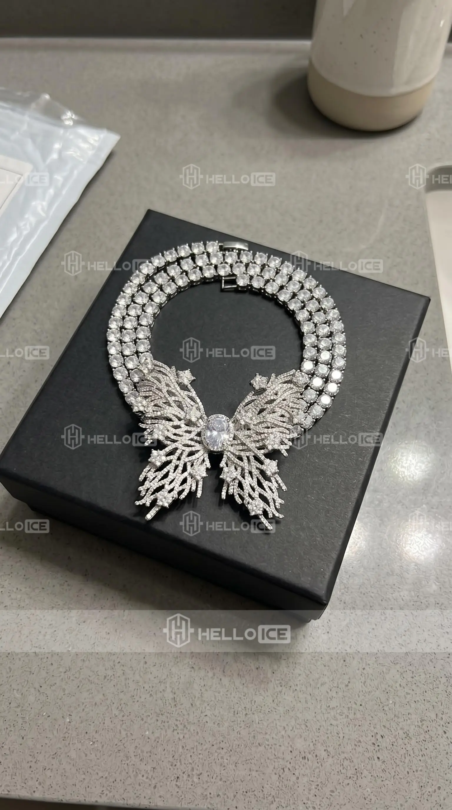 Helloice Review Image