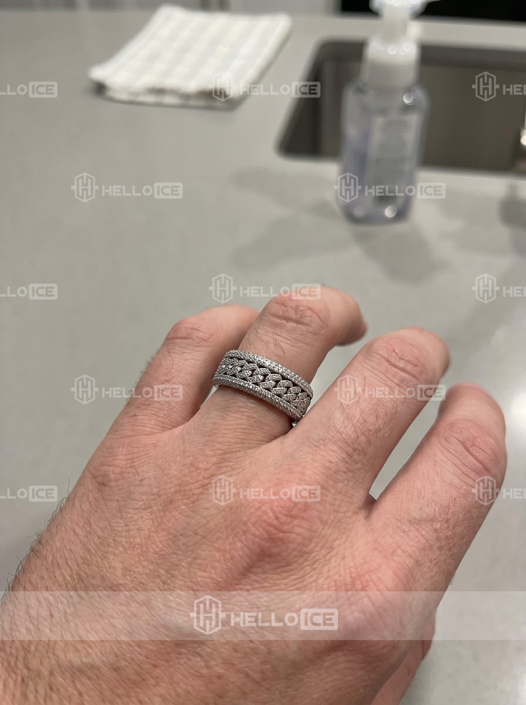 Helloice Review Image