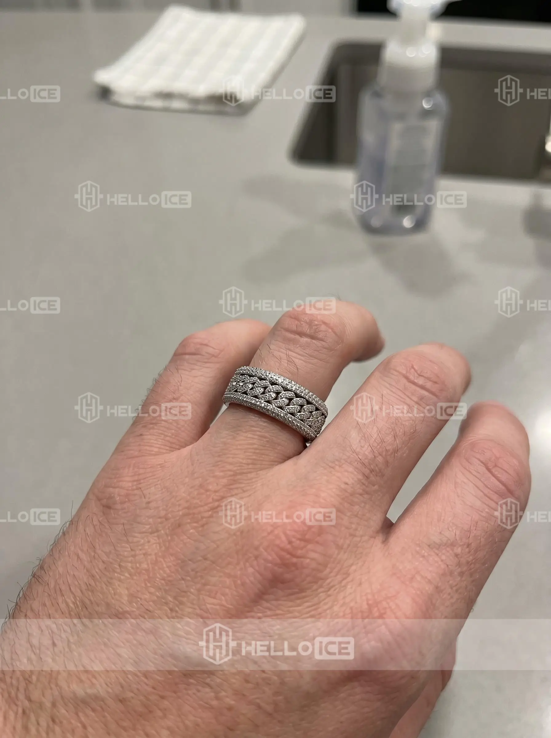 Helloice Review Image