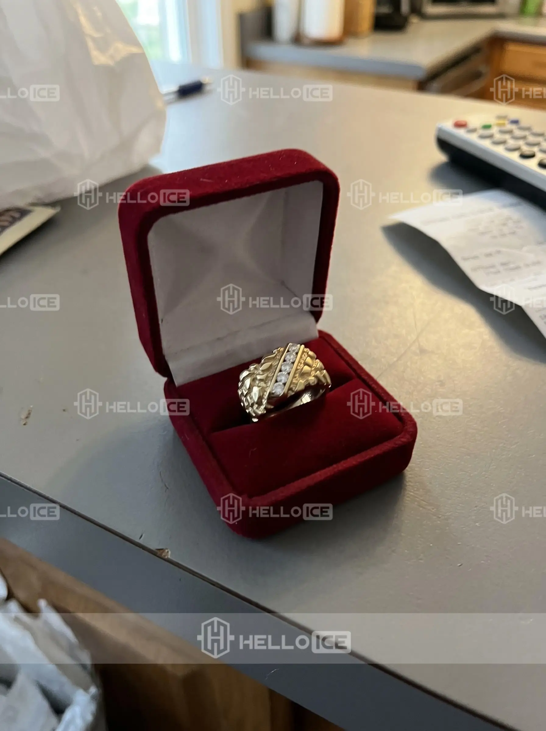 Helloice Review Image