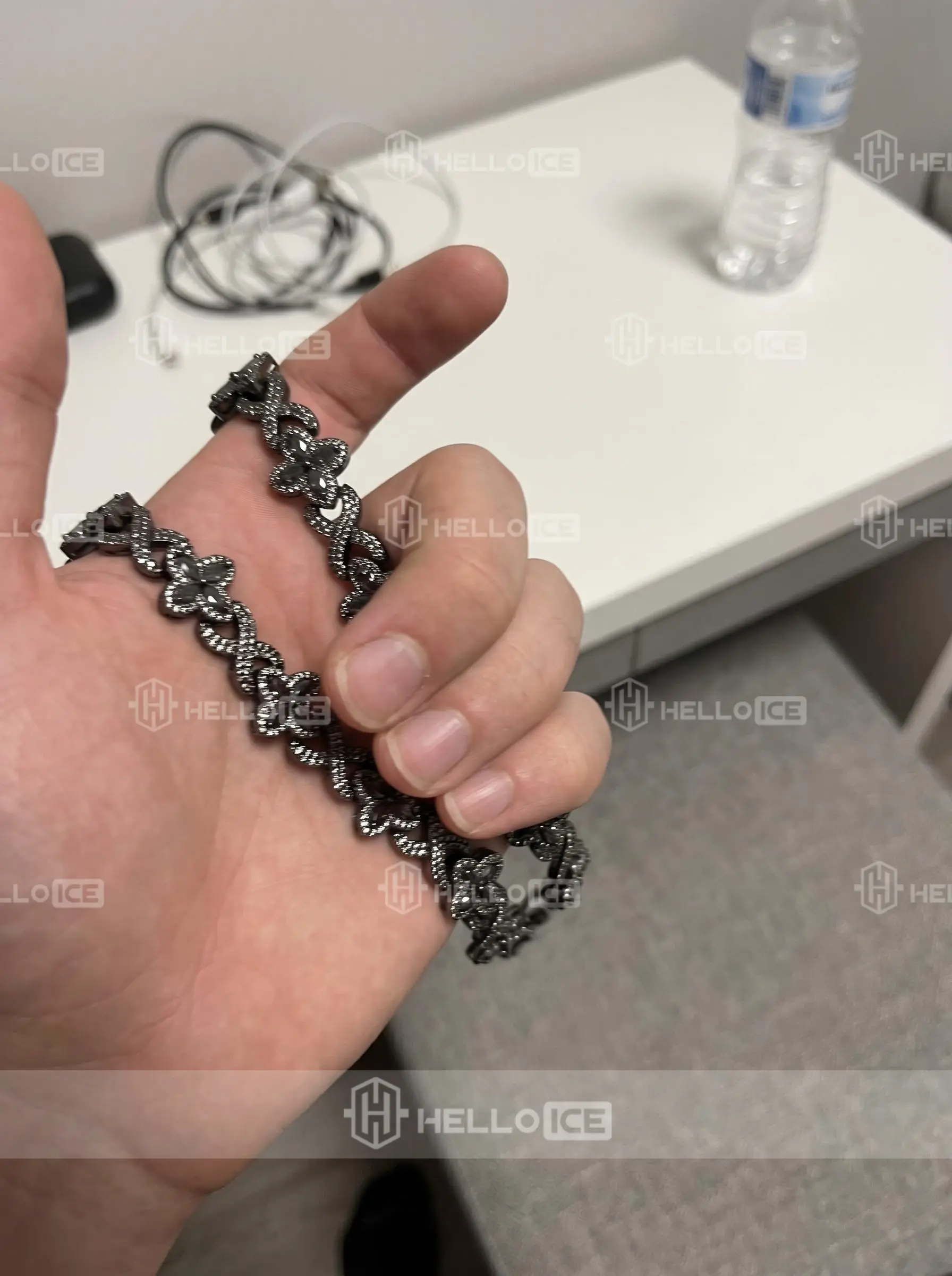 Helloice Review Image