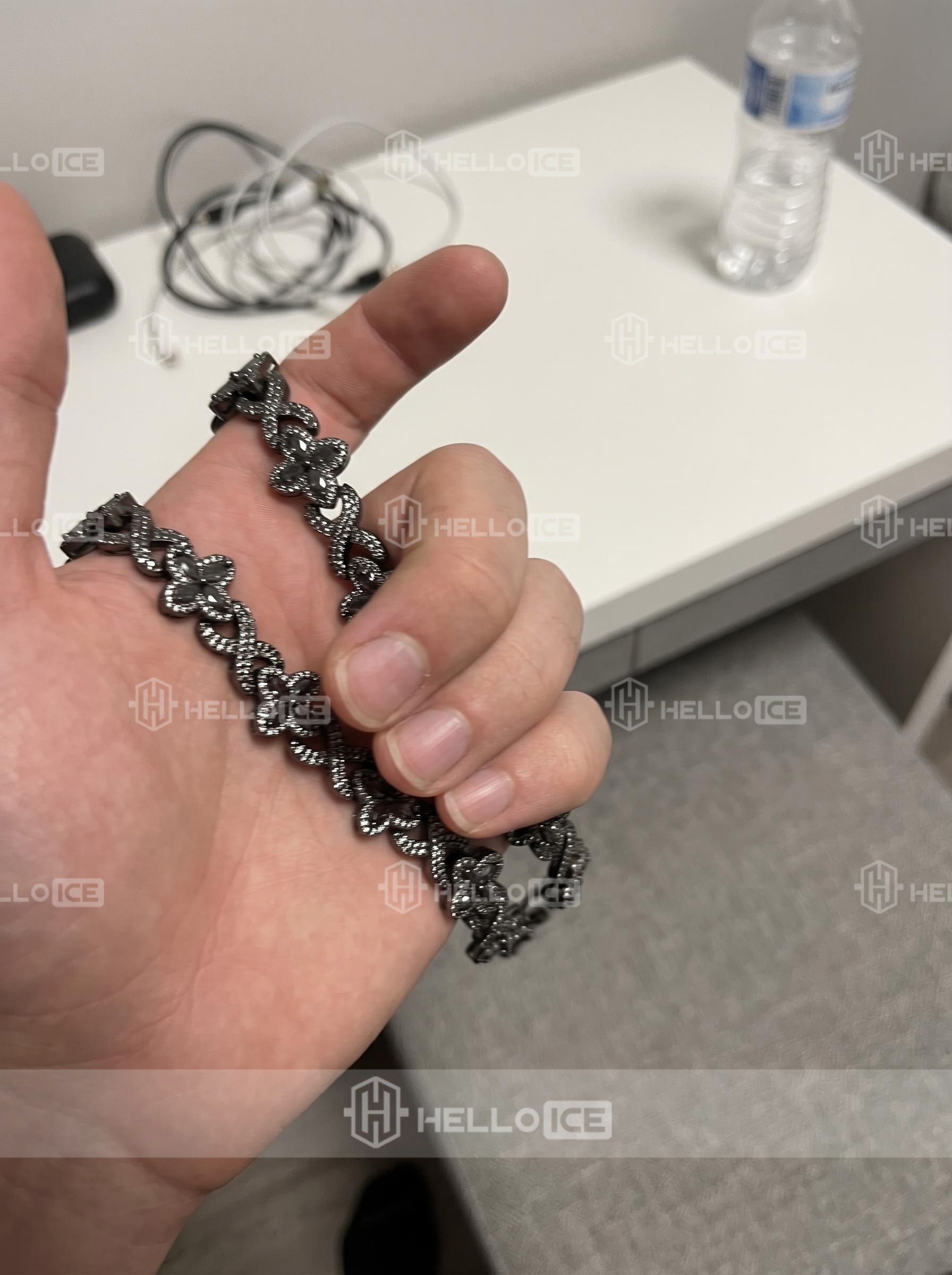 Helloice Review Image