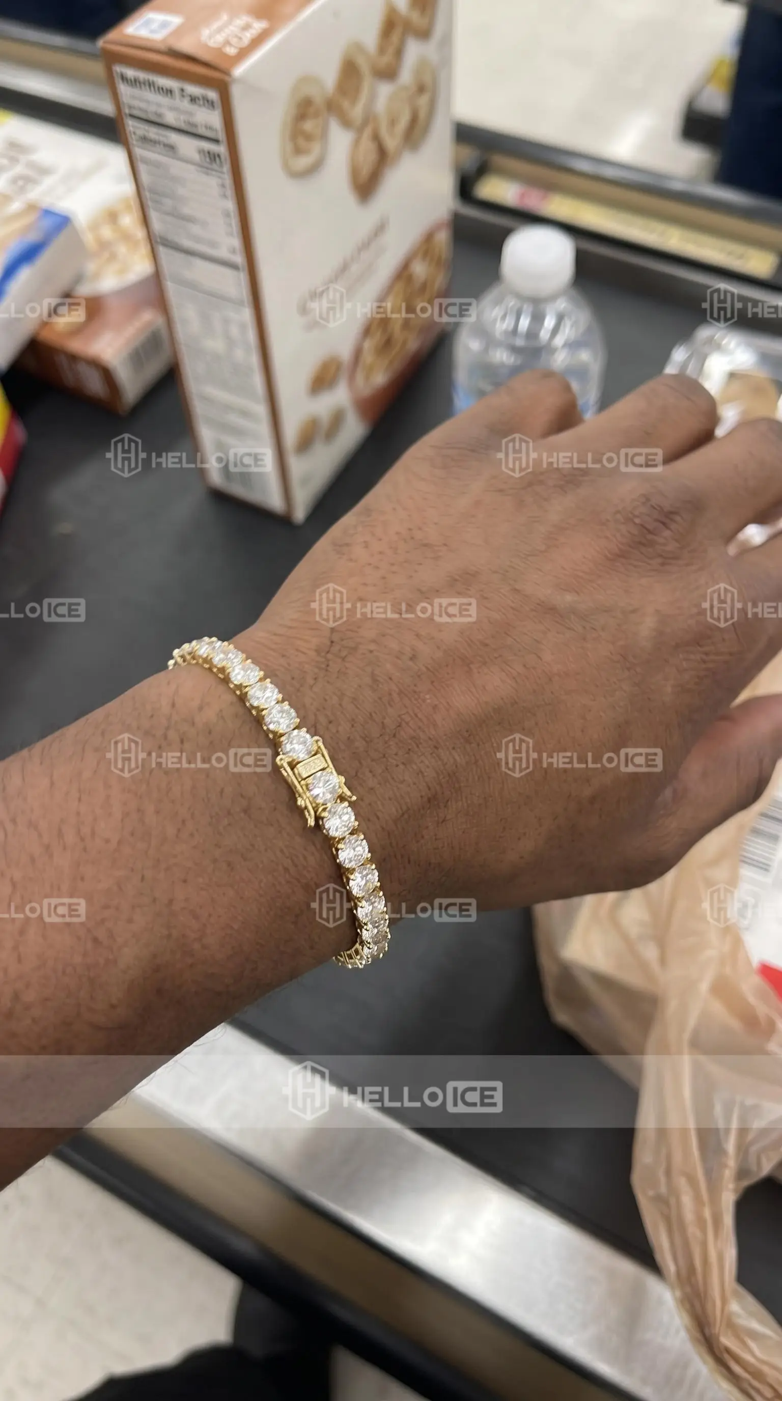 Helloice Review Image