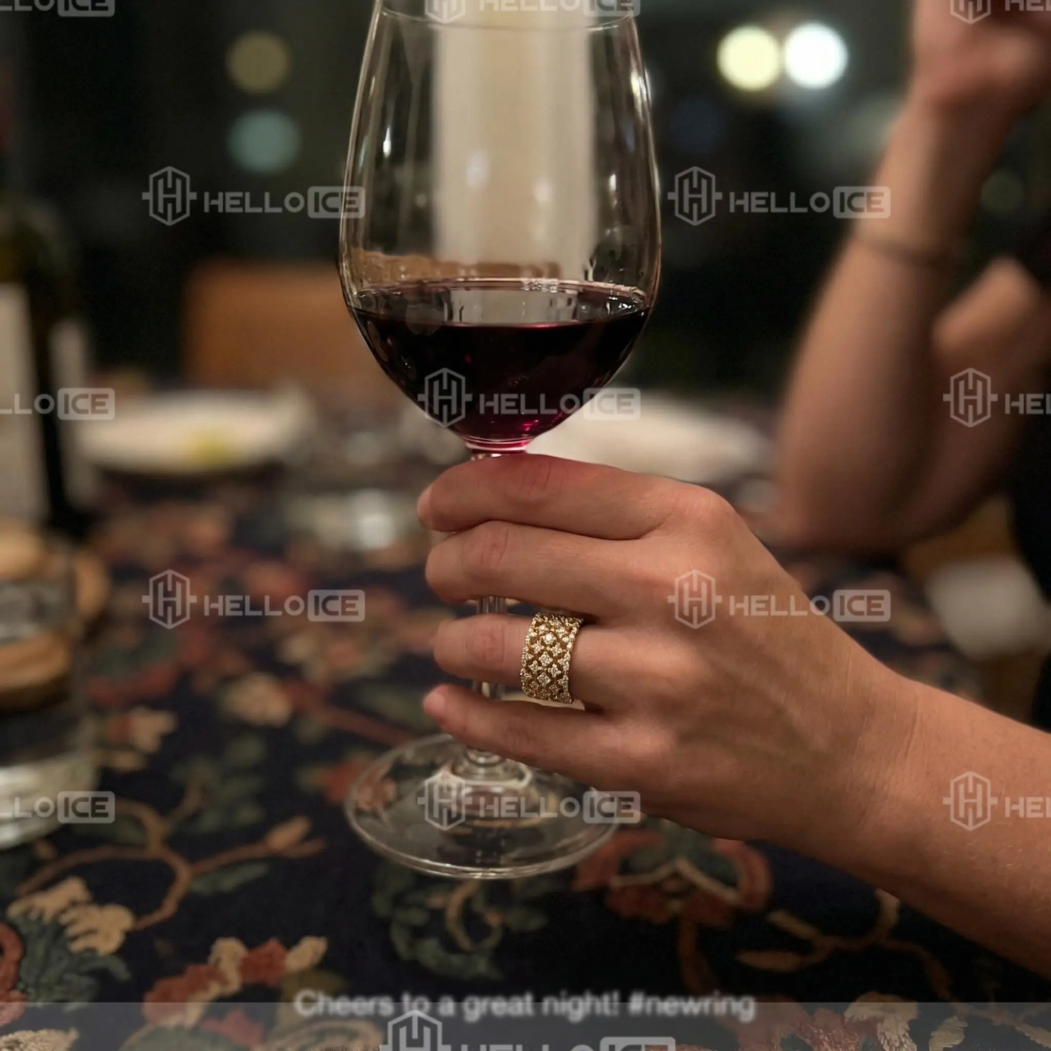 Helloice Review Image
