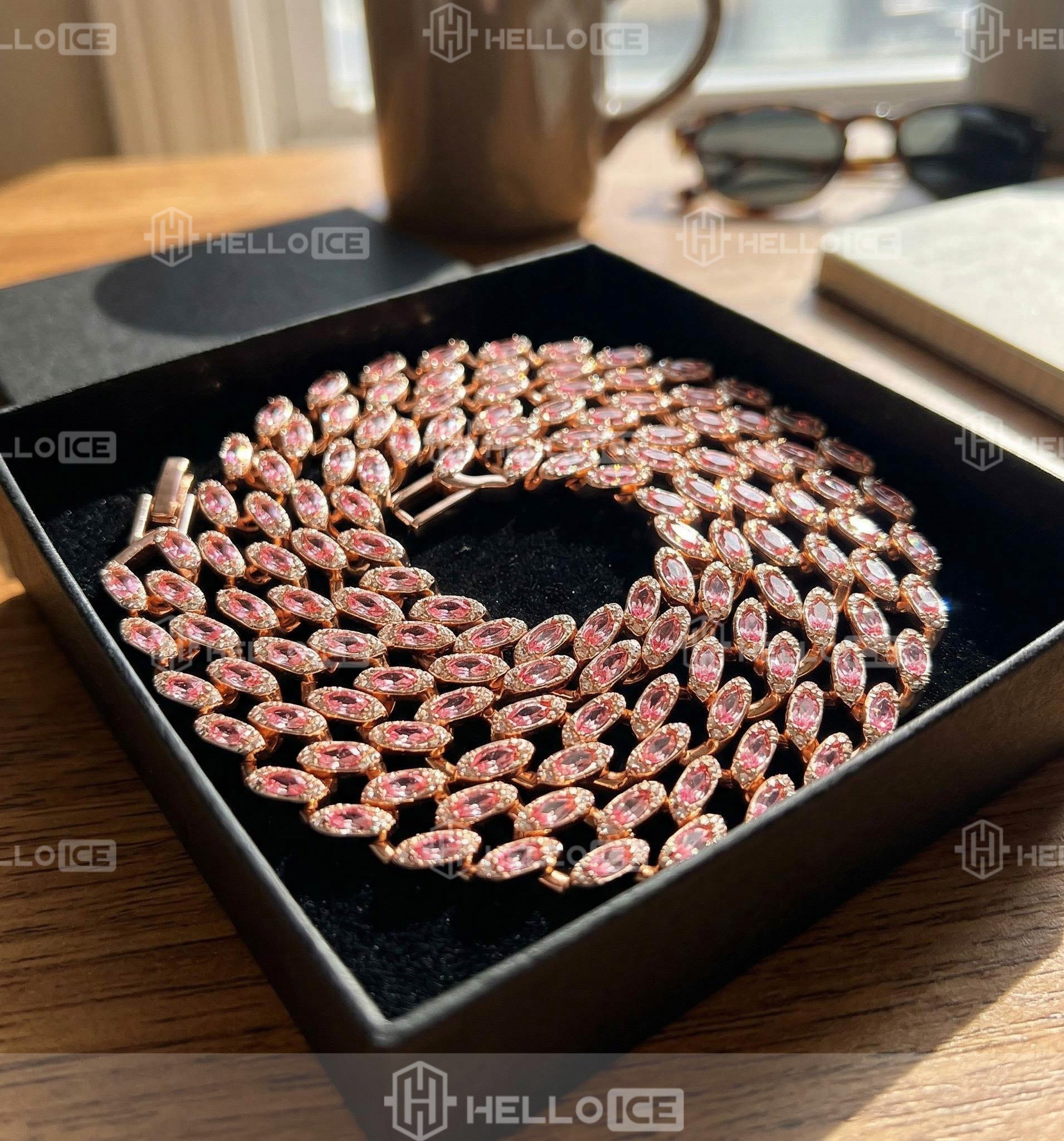 Helloice Review Image