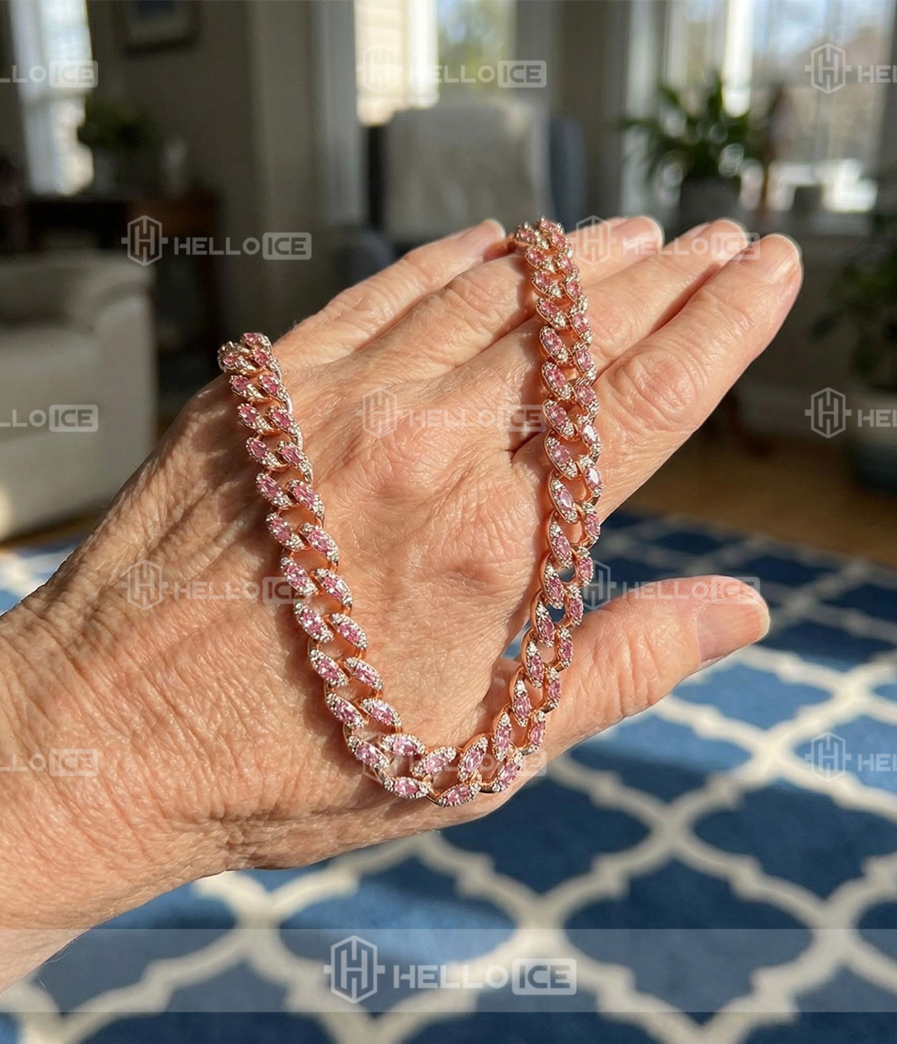 Helloice Review Image