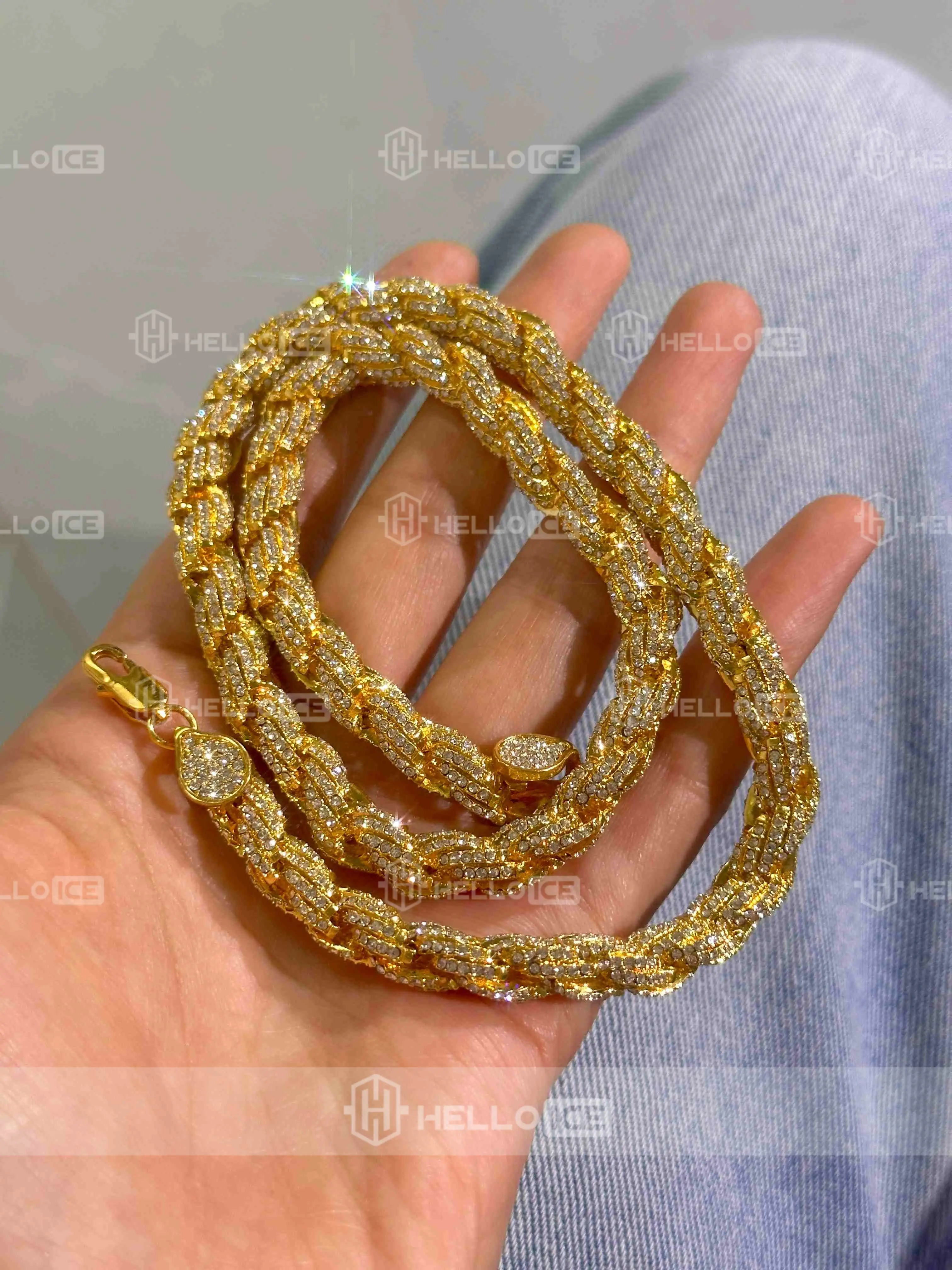 Helloice Review Image