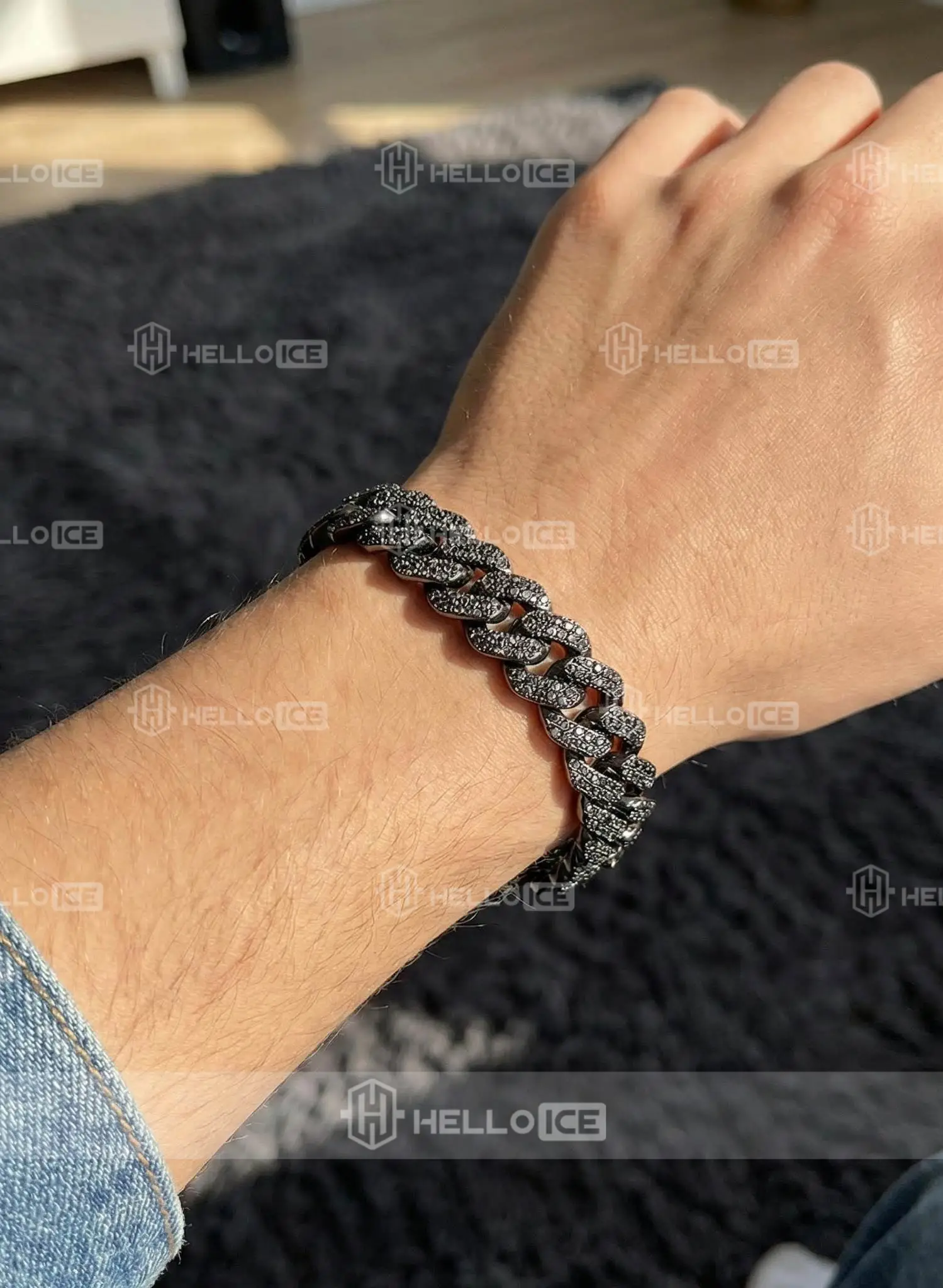 Helloice Review Image