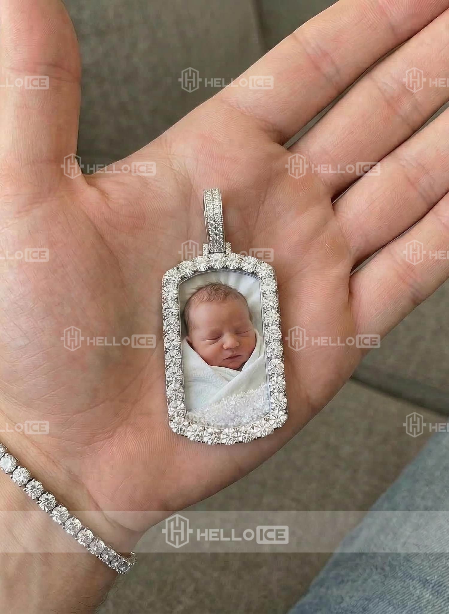 Helloice Review Image