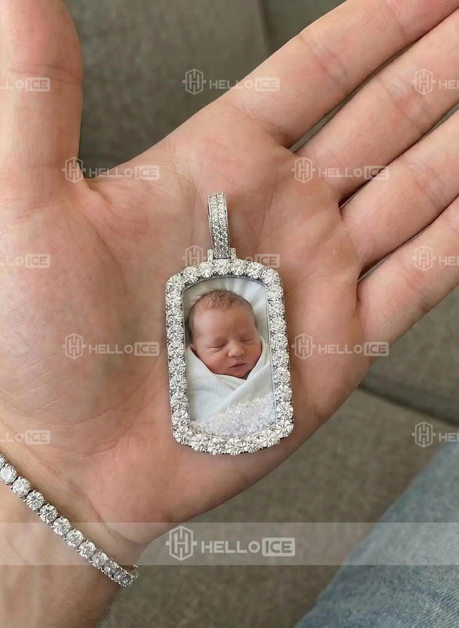 Helloice Review Image