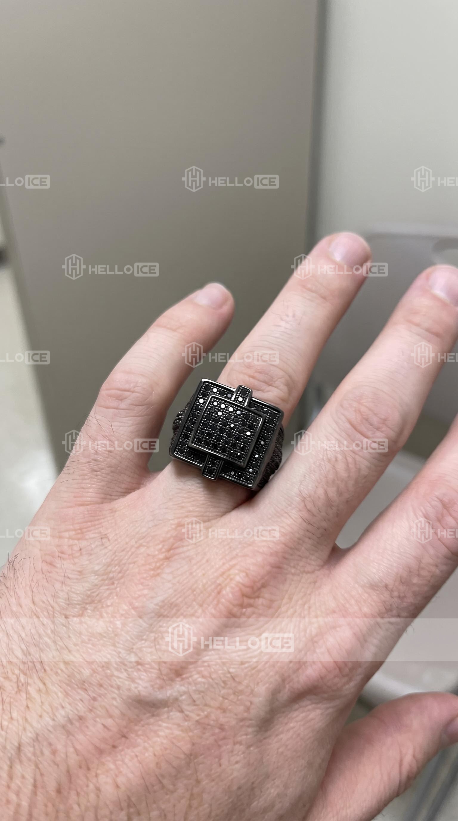 Helloice Review Image
