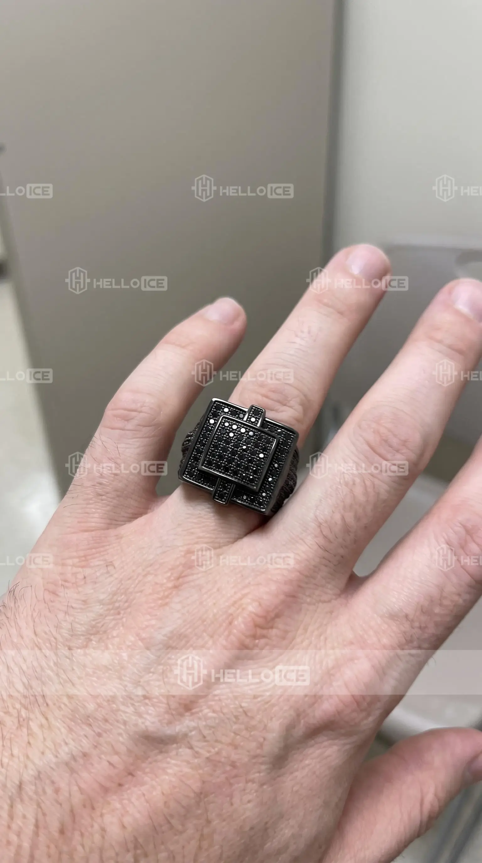 Helloice Review Image