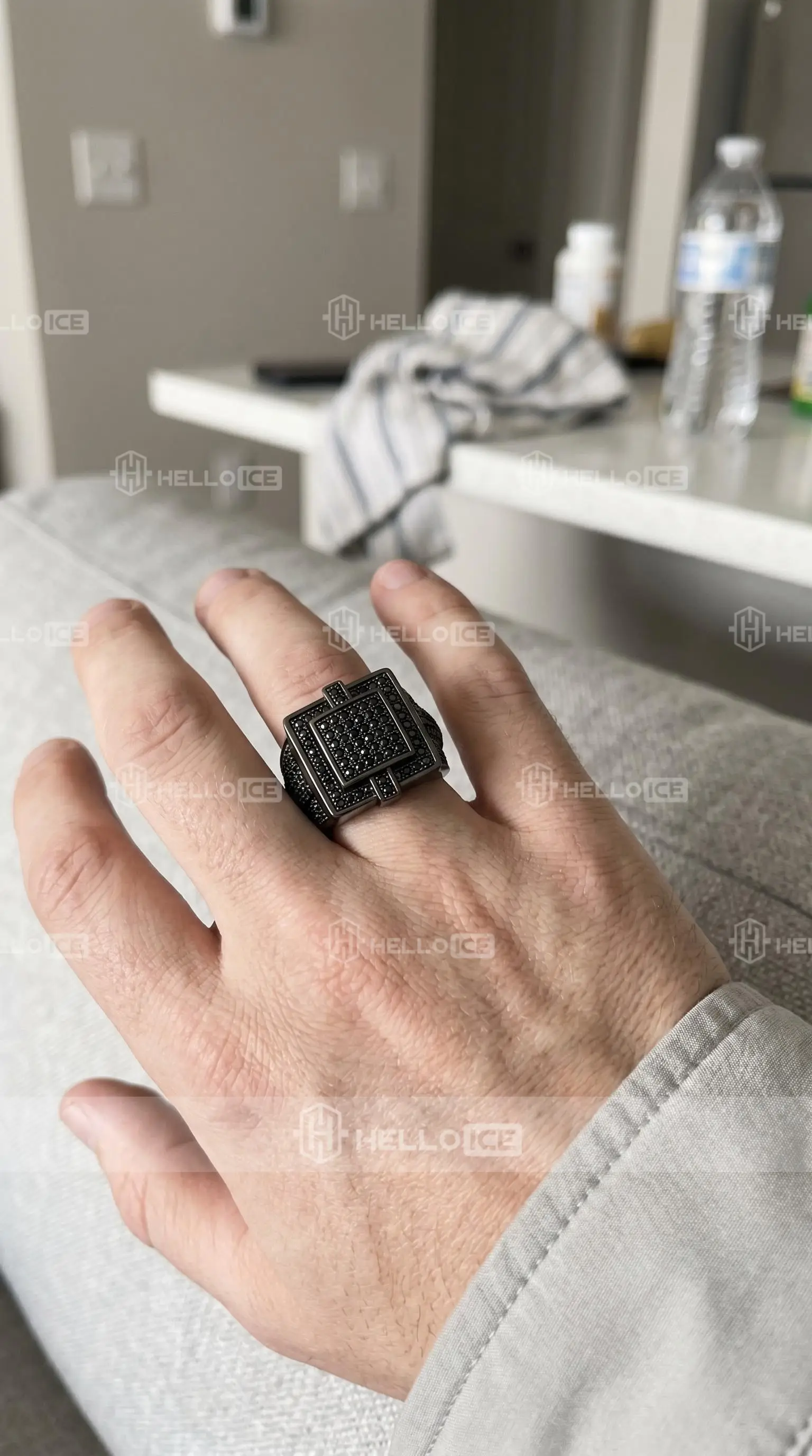 Helloice Review Image