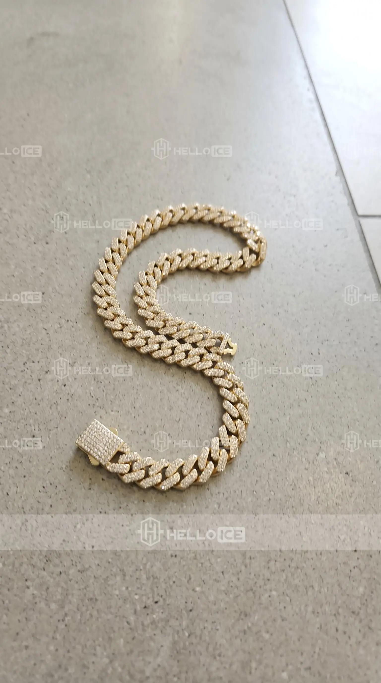 Helloice Review Image