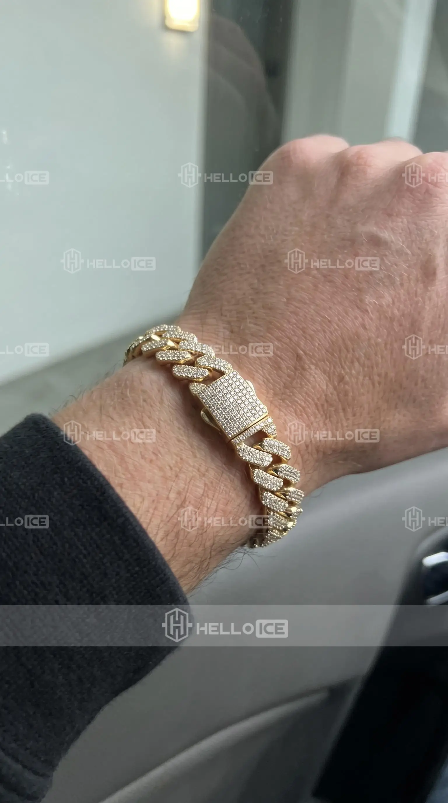 Helloice Review Image