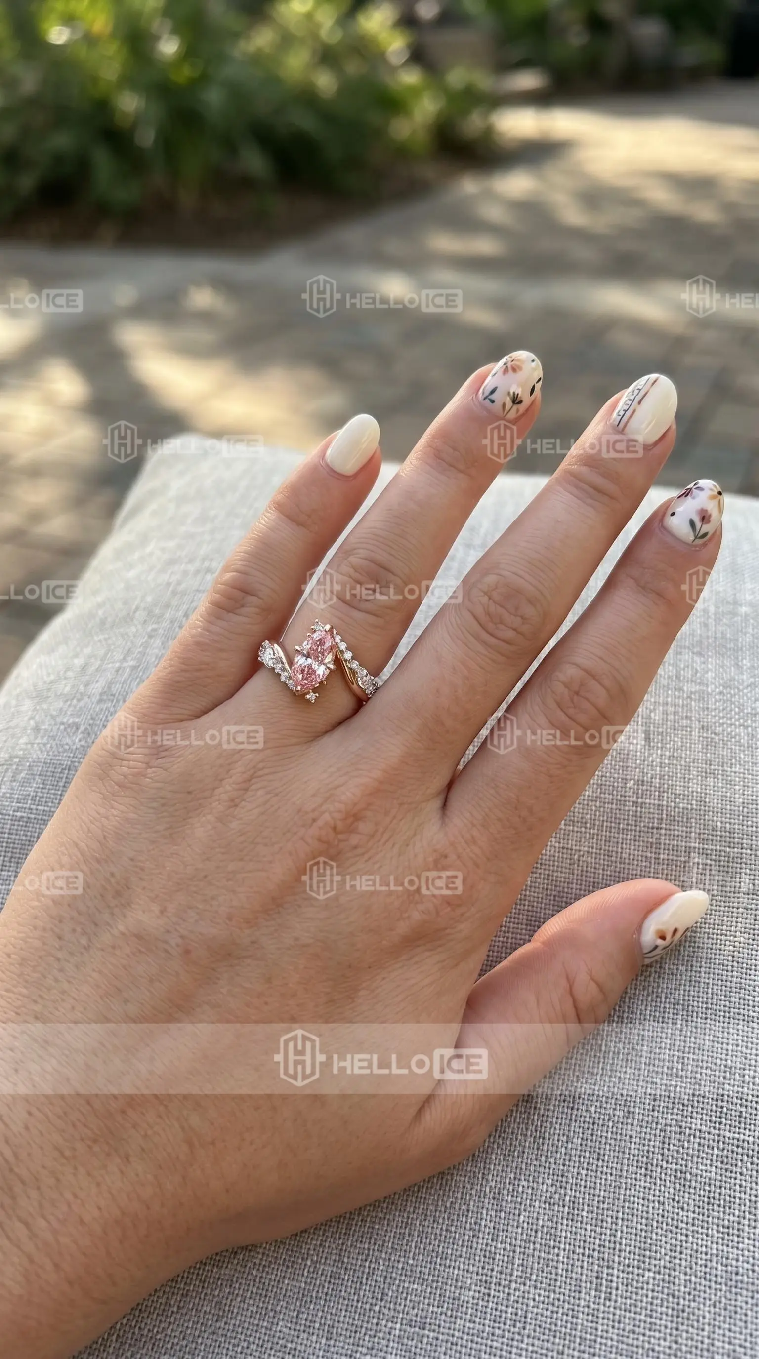 Helloice Review Image