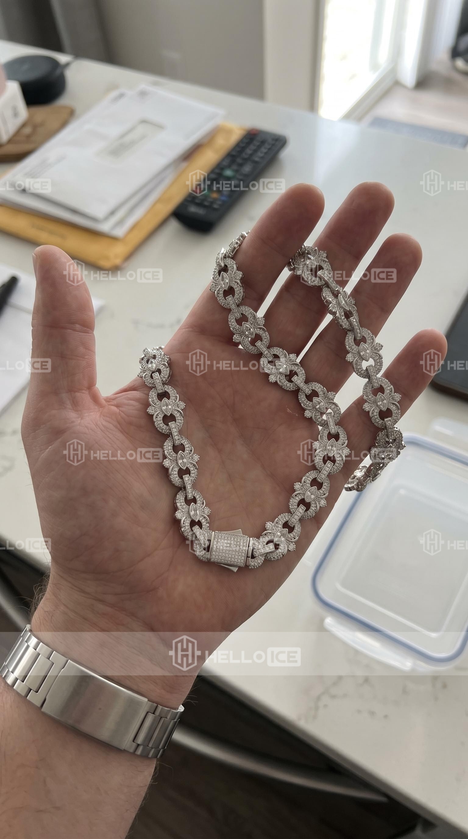 Helloice Review Image