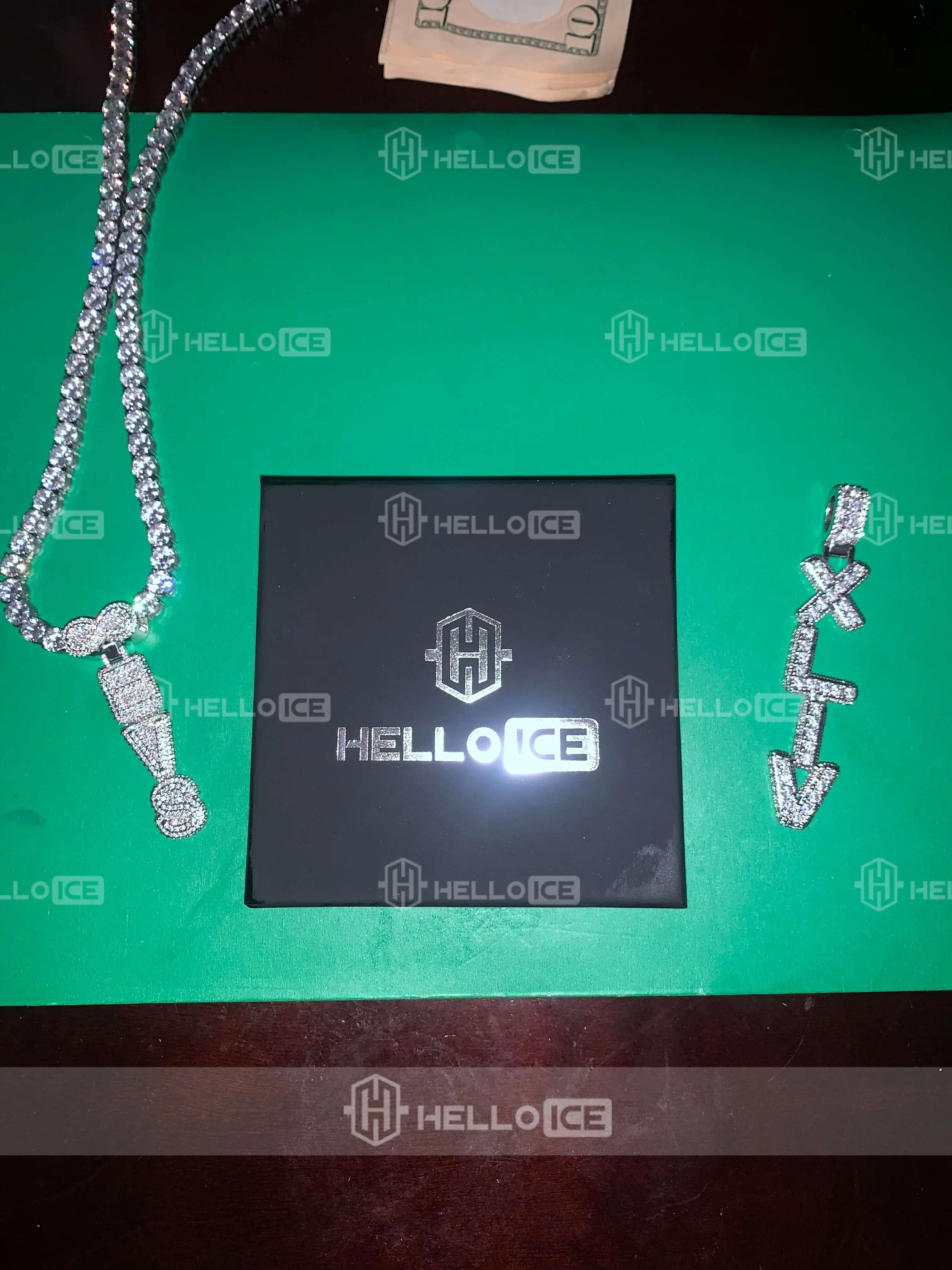 Helloice Review Image