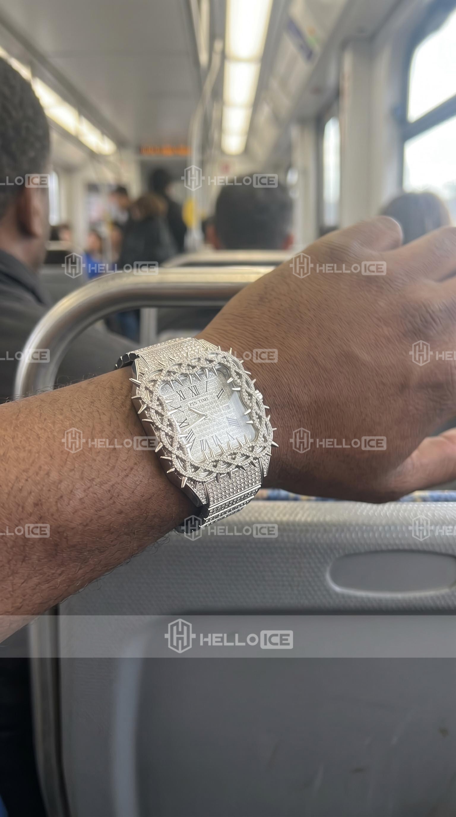 Helloice Review Image