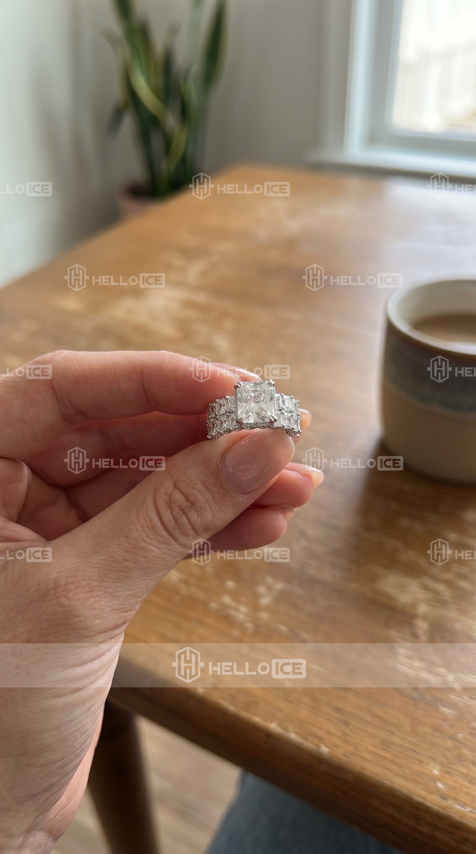 Helloice Review Image