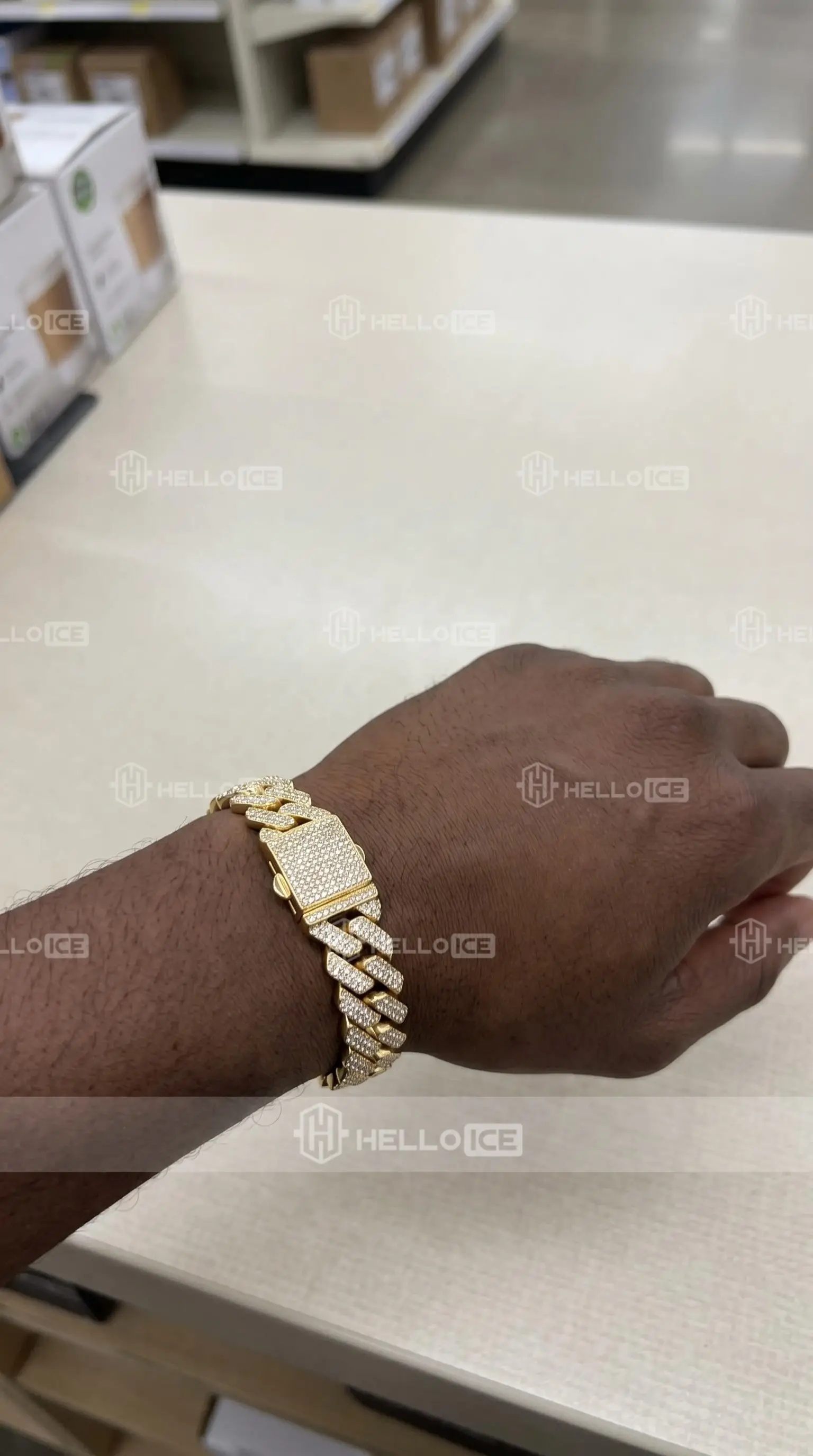 Helloice Review Image