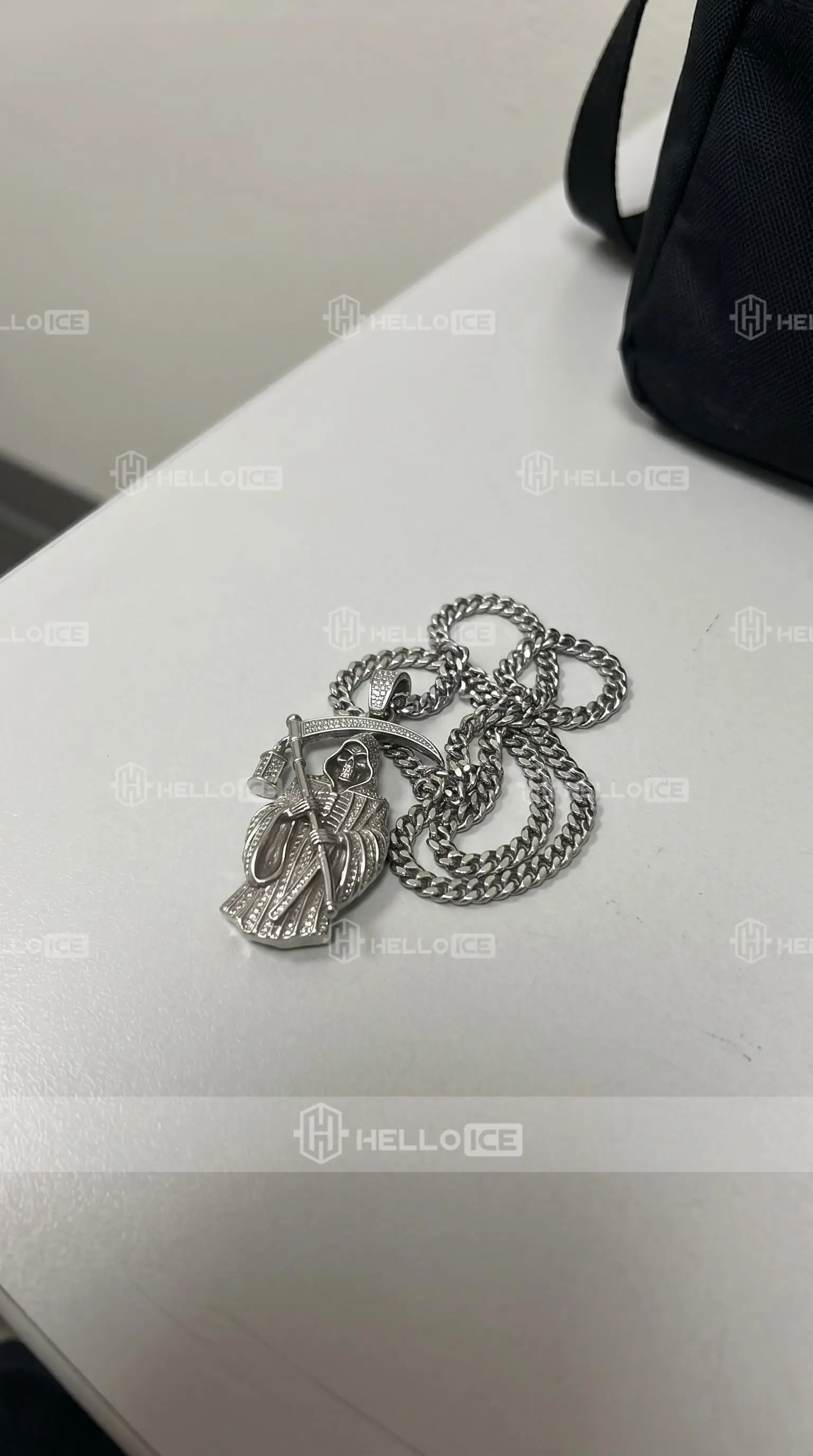 Helloice Review Image