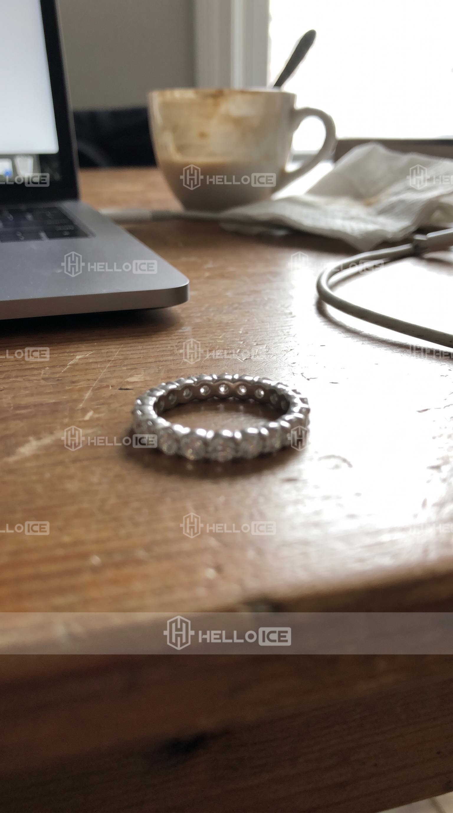 Helloice Review Image