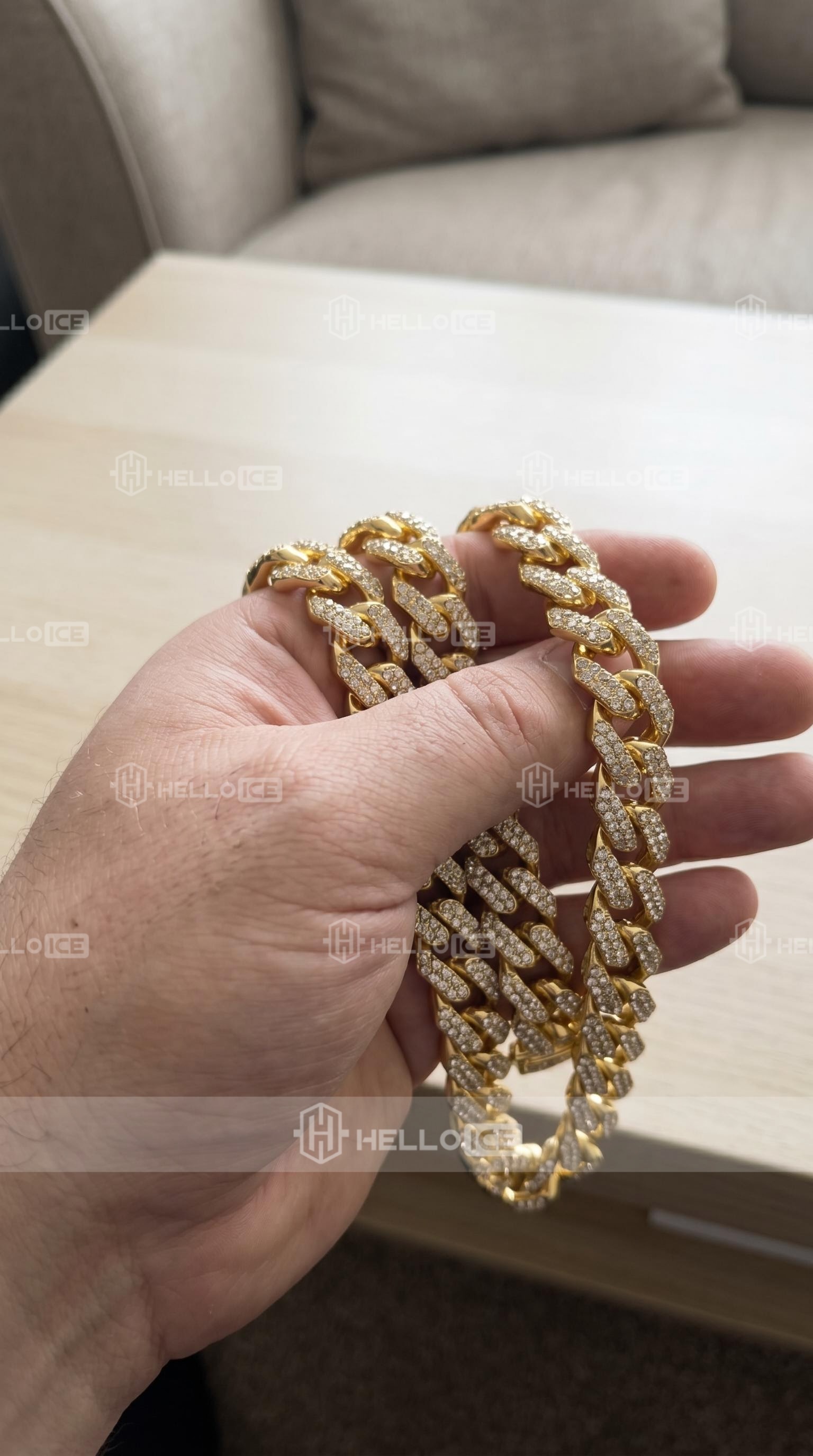 Helloice Review Image
