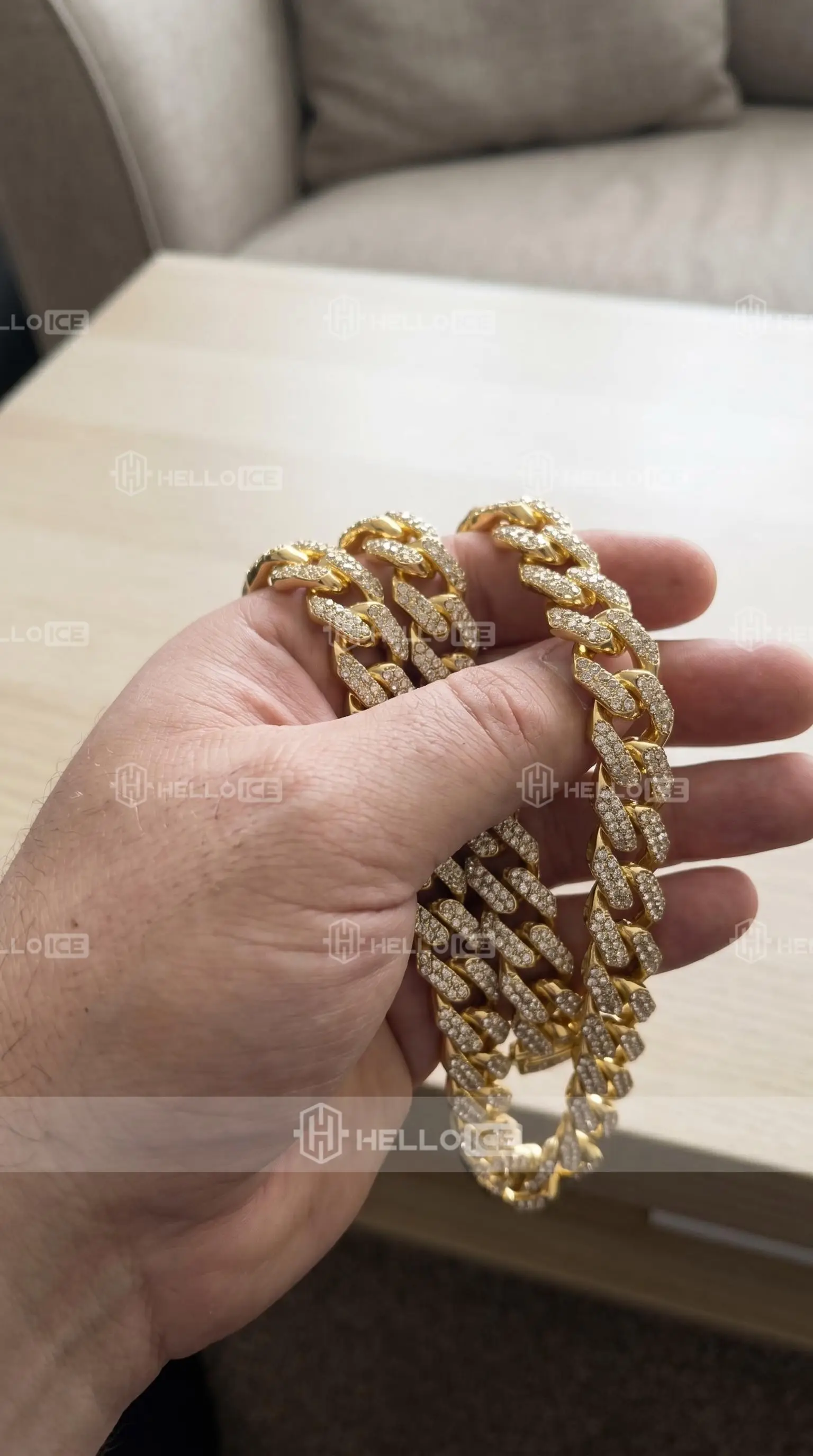 Helloice Review Image