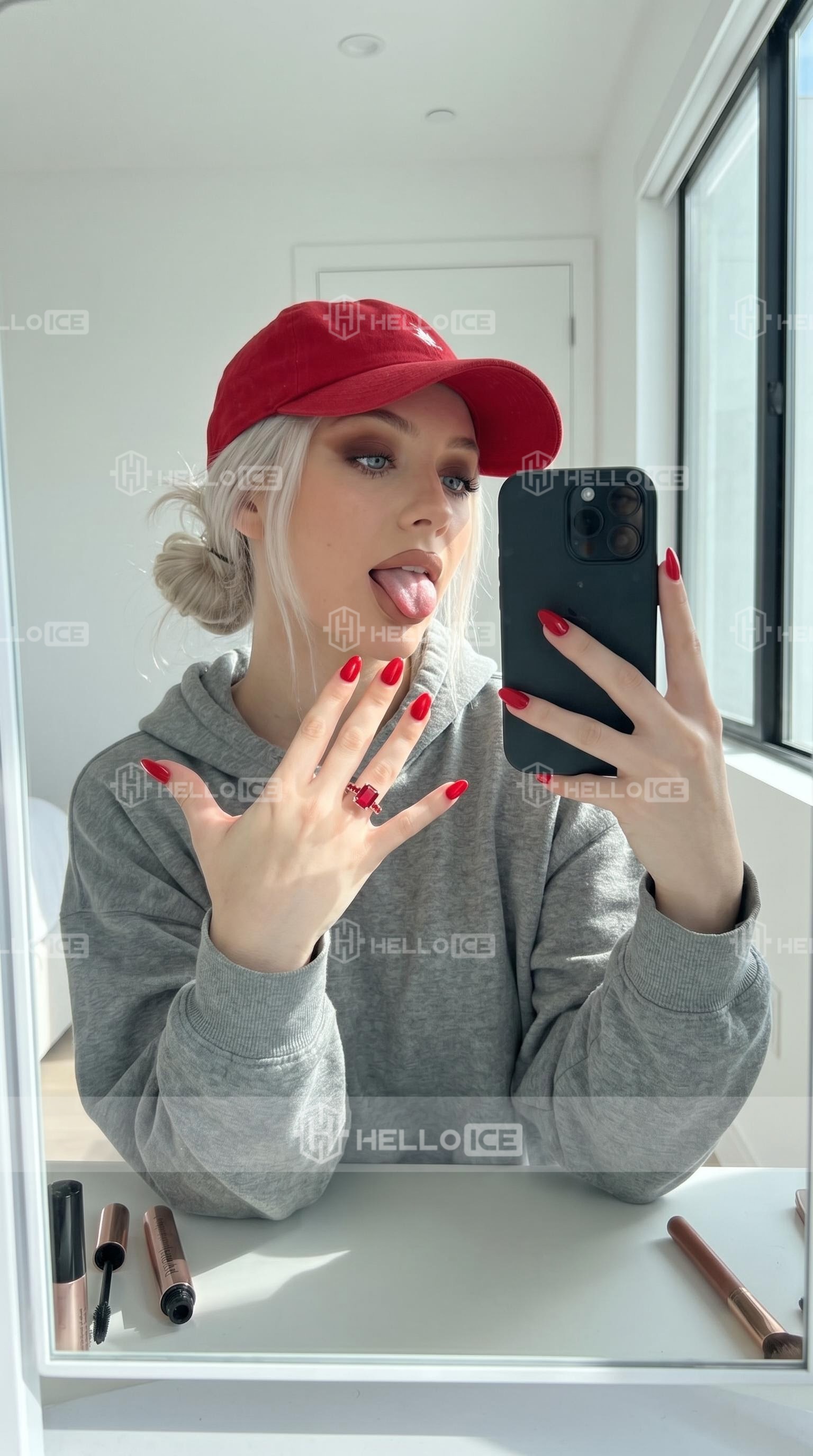 Helloice Review Image