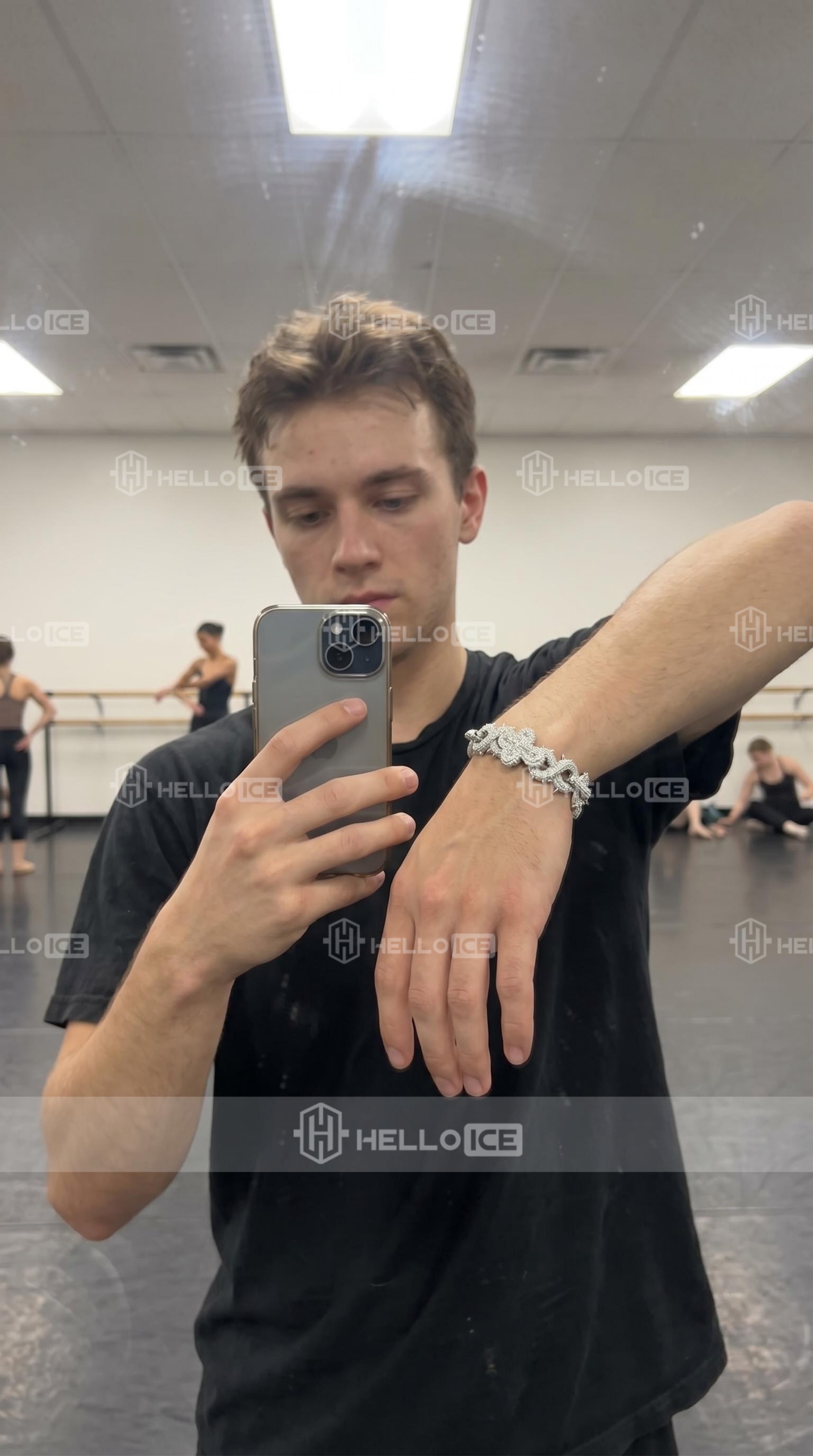 Helloice Review Image