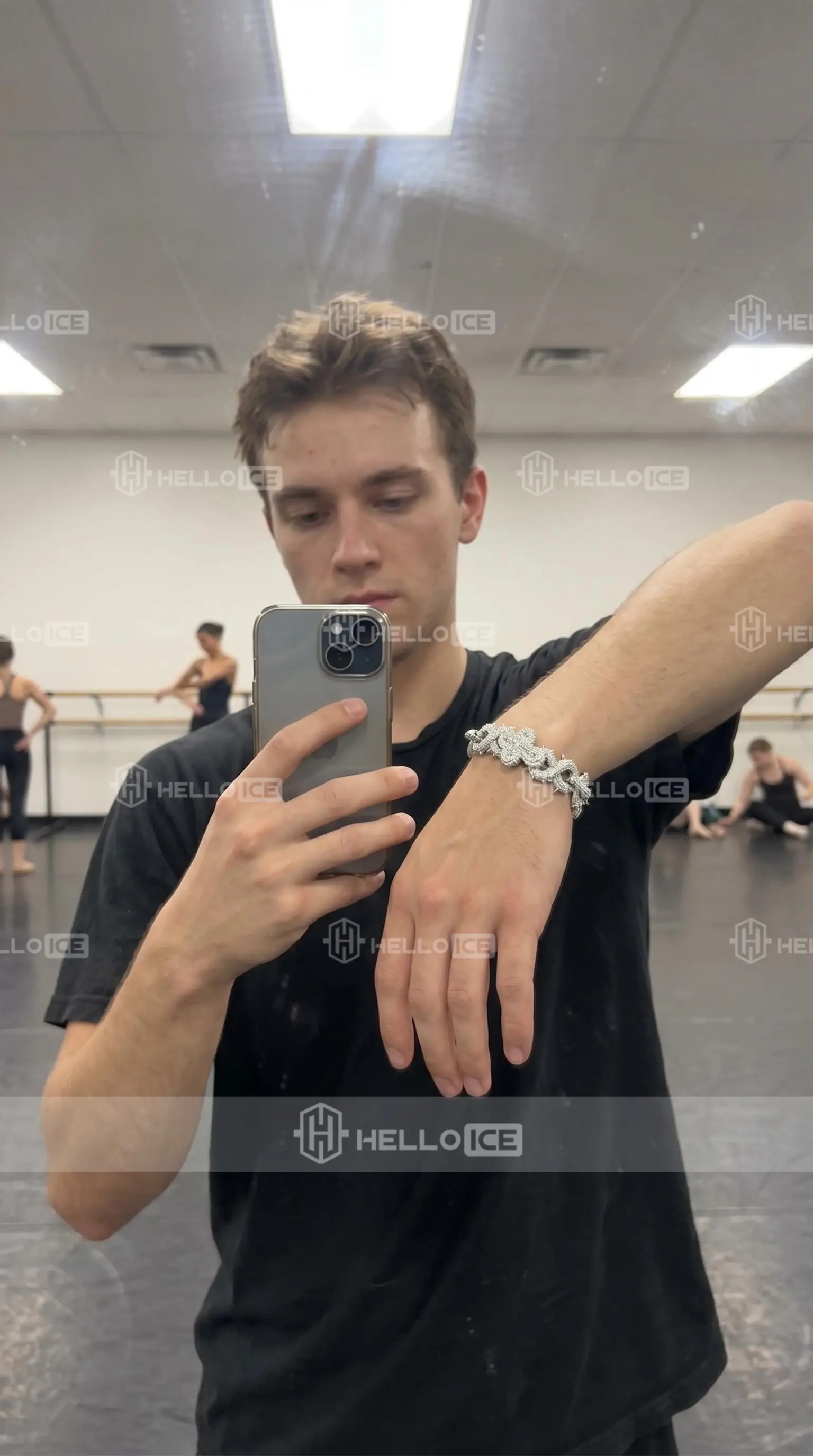 Helloice Review Image