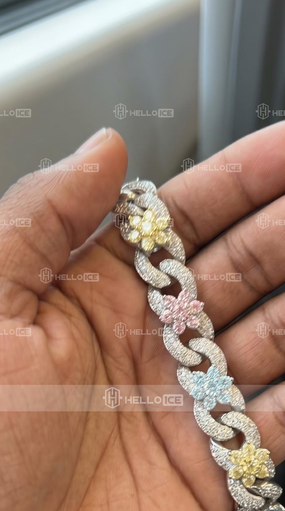Helloice Review Image