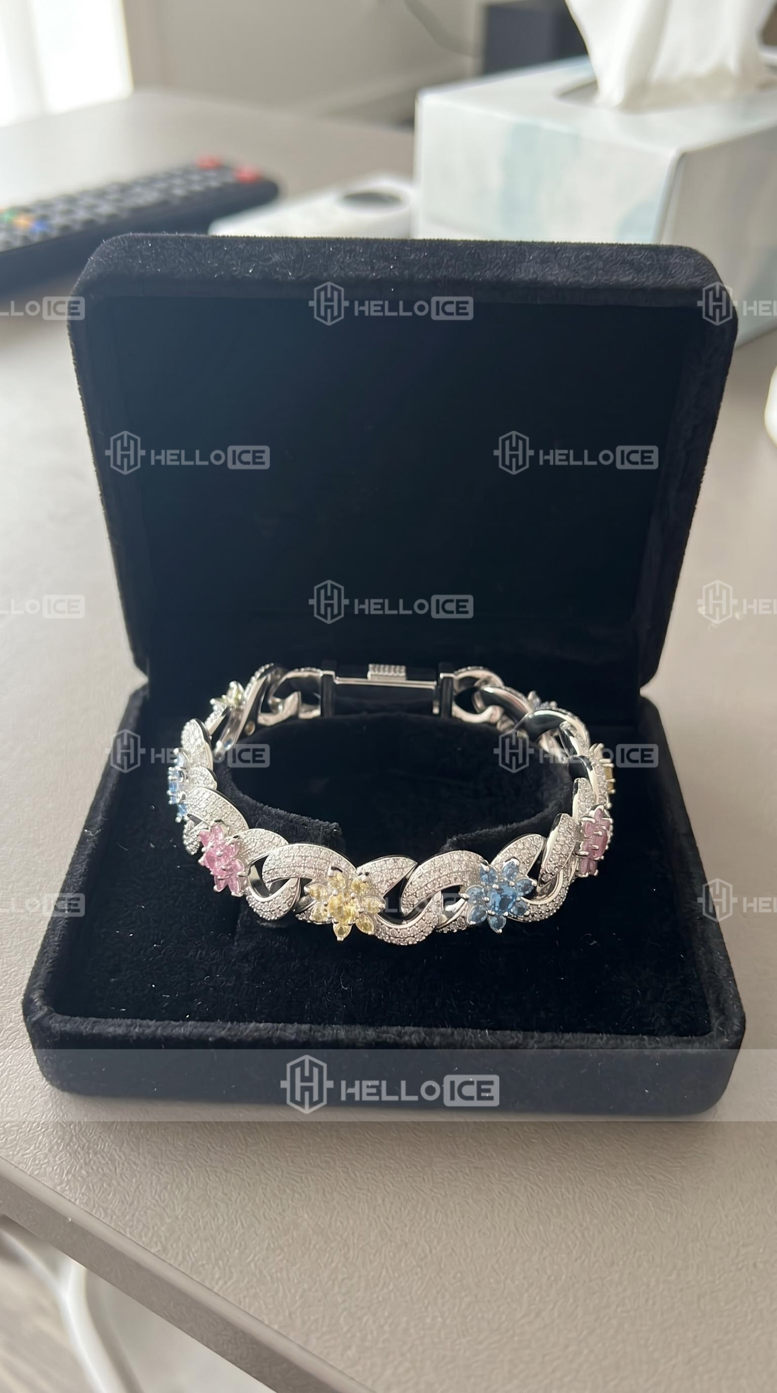 Helloice Review Image