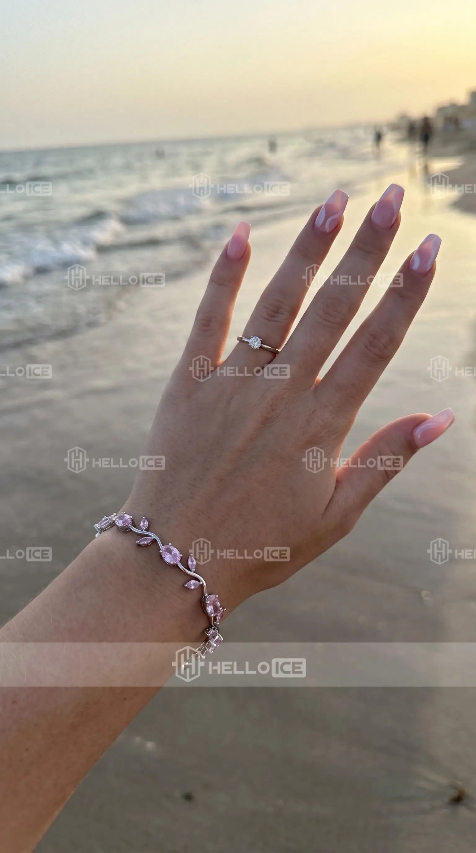 Helloice Review Image