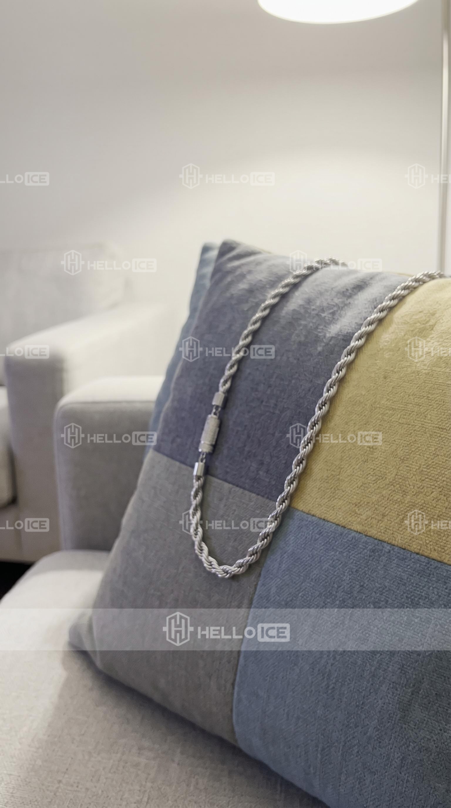Helloice Review Image