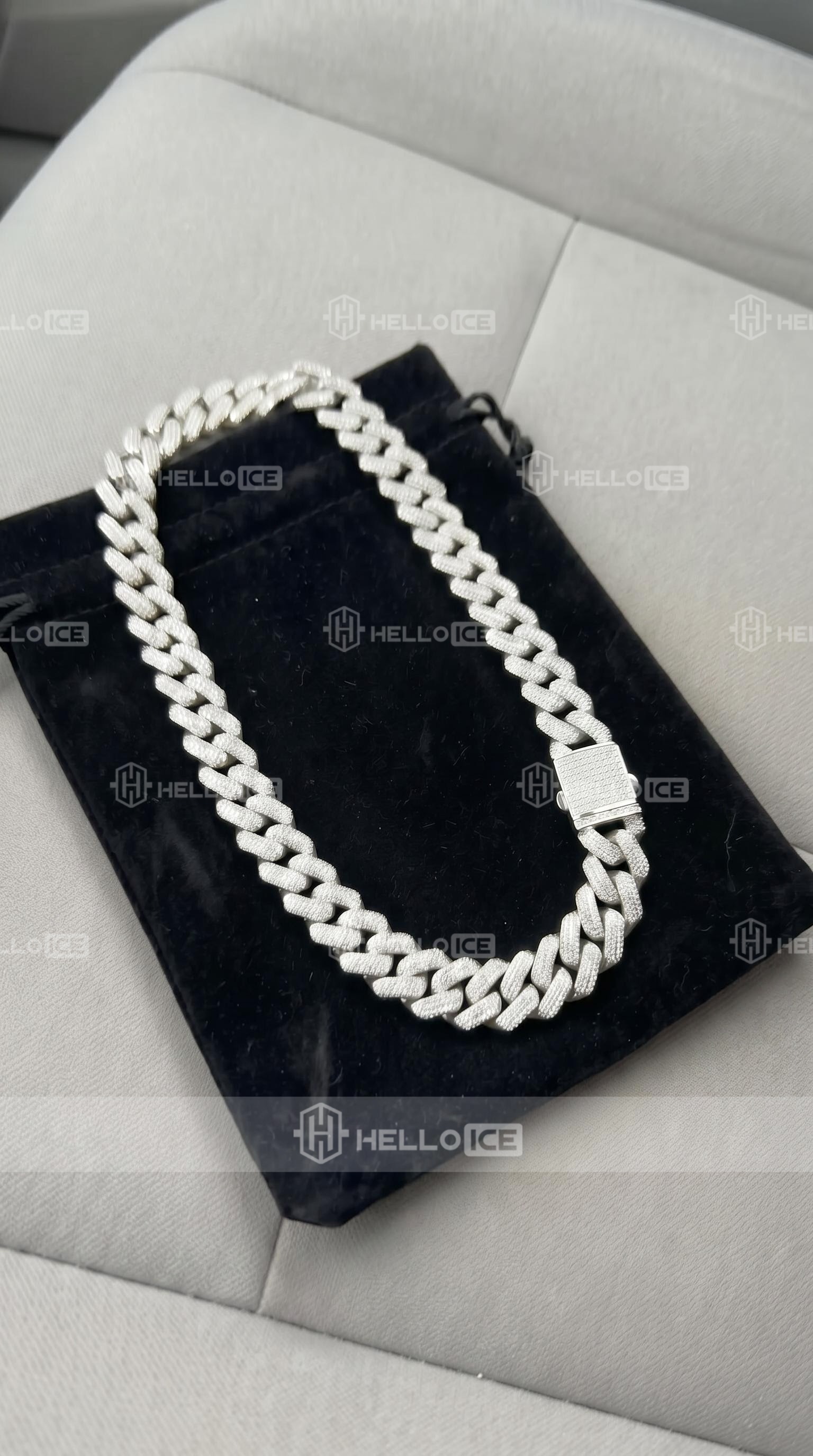 Helloice Review Image