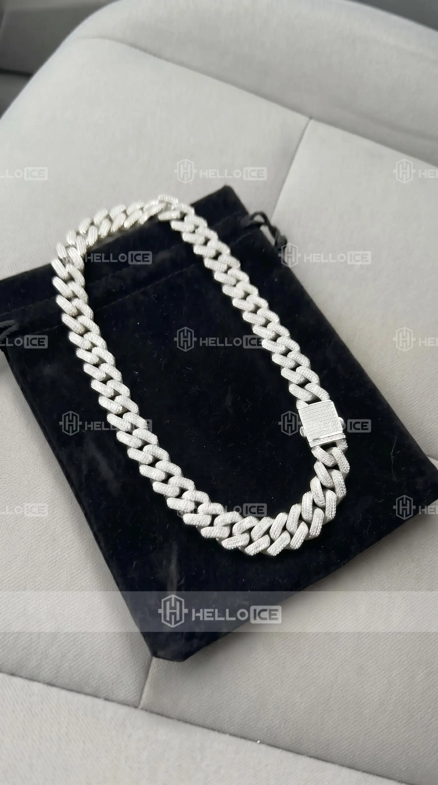Helloice Review Image