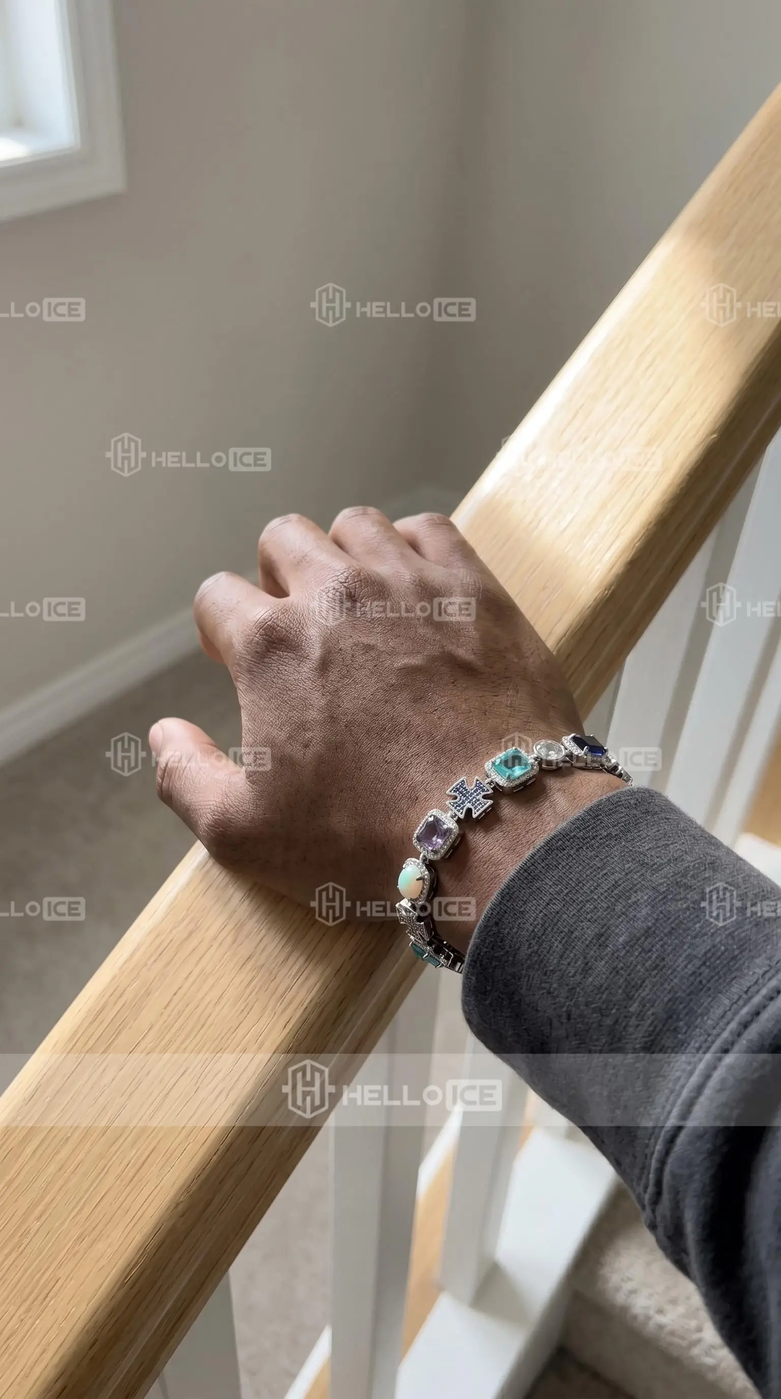 Helloice Review Image